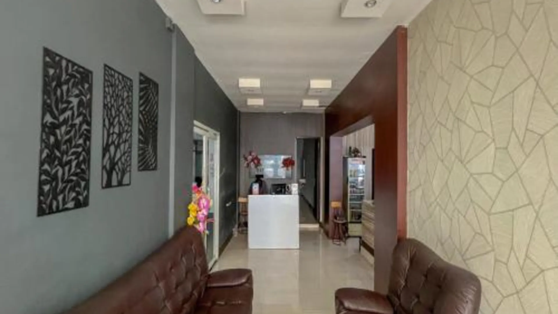 마카사르 Lucky Inn & Cafe 2성급 호텔 외관