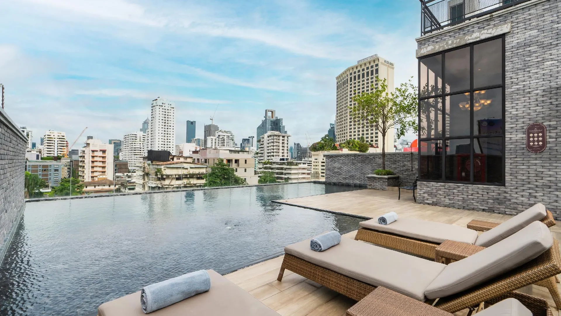 방콕 더 코치 호텔 수쿰빗 4성급 호텔 외관