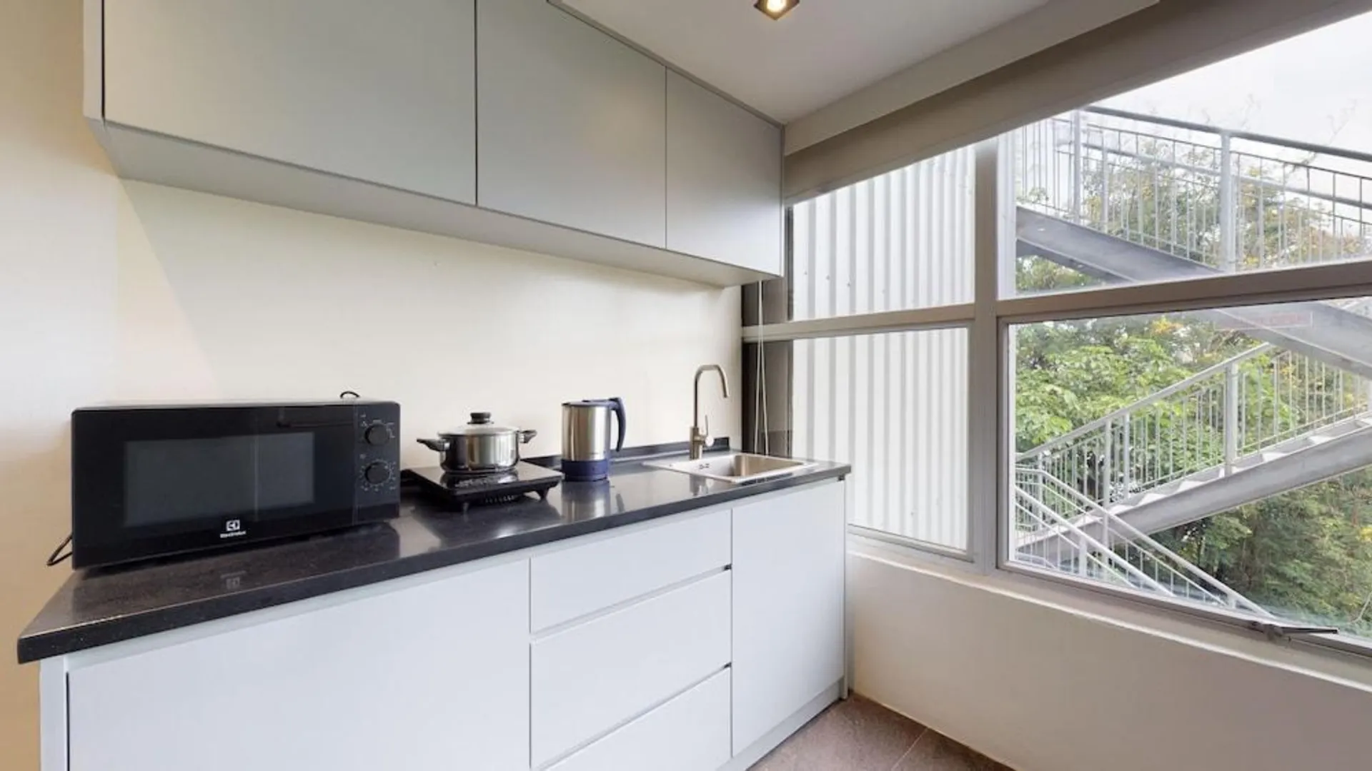 싱가포르 International Service Apartments 3성급 호텔 로비