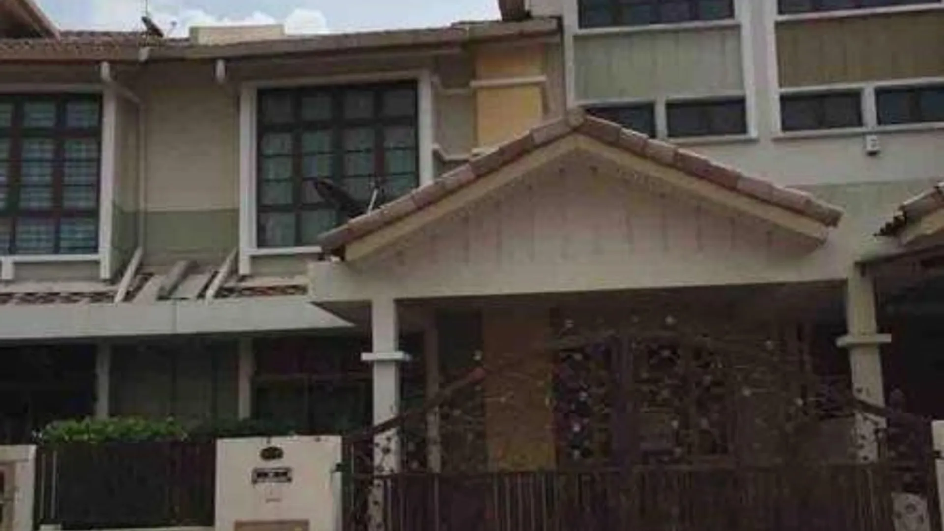 샤알람 부킷 젤루통의 프라이빗 하우스 (2700m², 침실 4개, 프라이빗 욕실 4개) 3성급 게스트하우스 객실