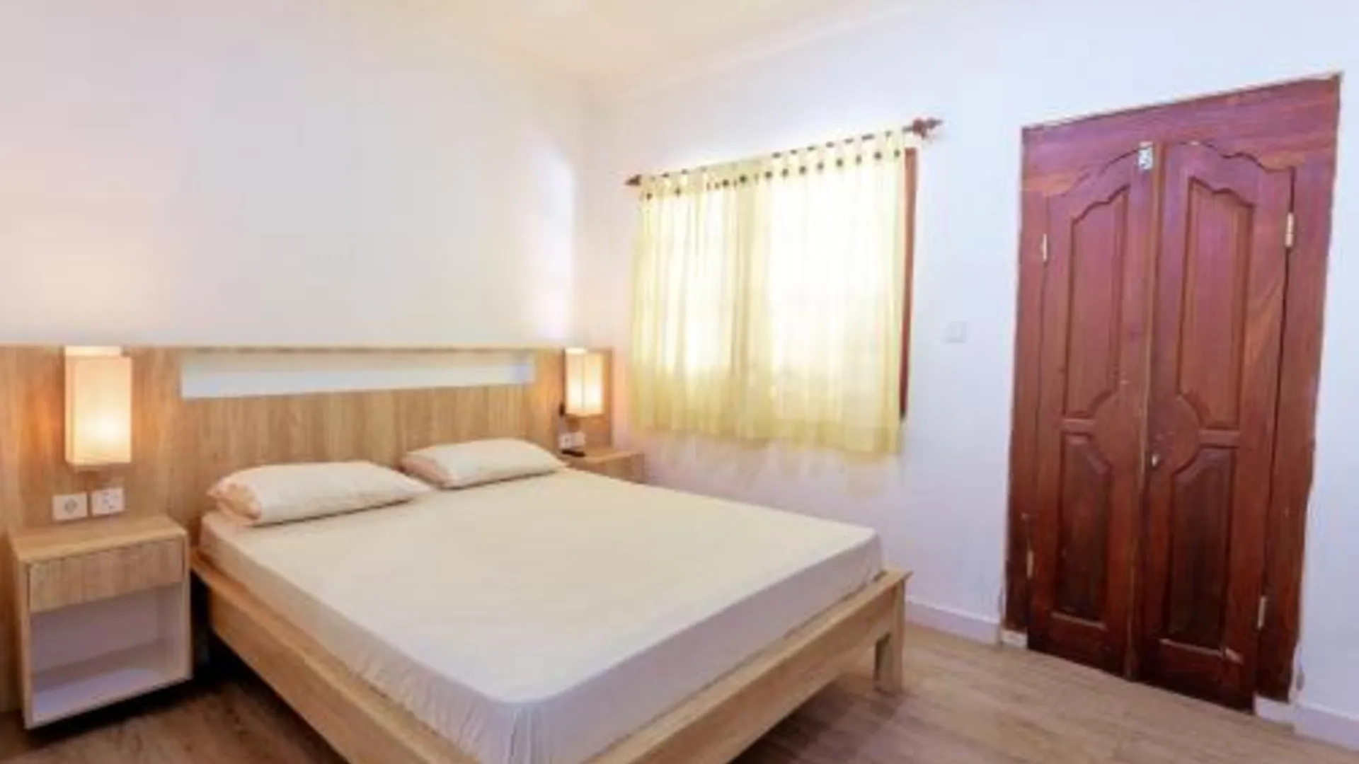 발리 세가라 사두 인 쿠타 2성급 호텔 스위트룸