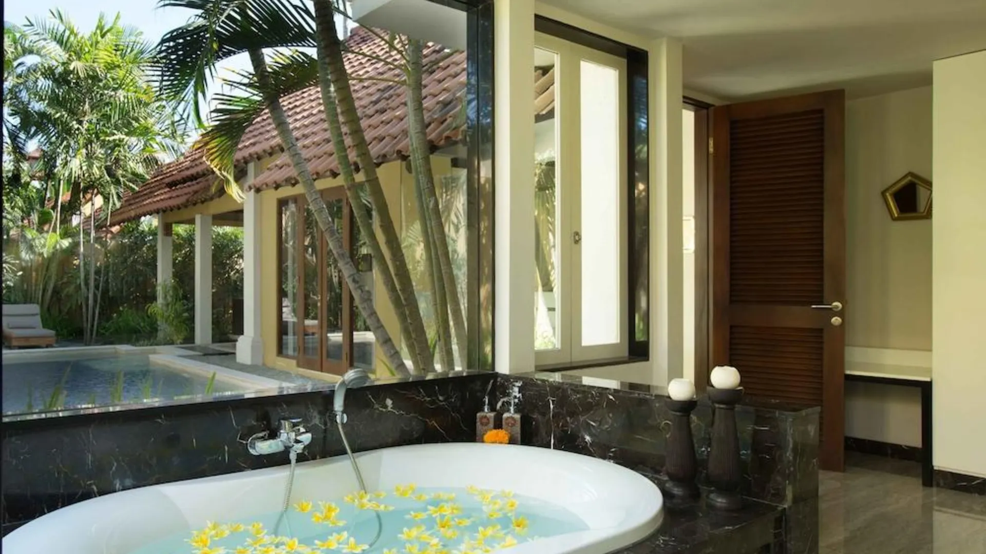 발리 알라야 데다운 쿠타 5성급 호텔 레스토랑