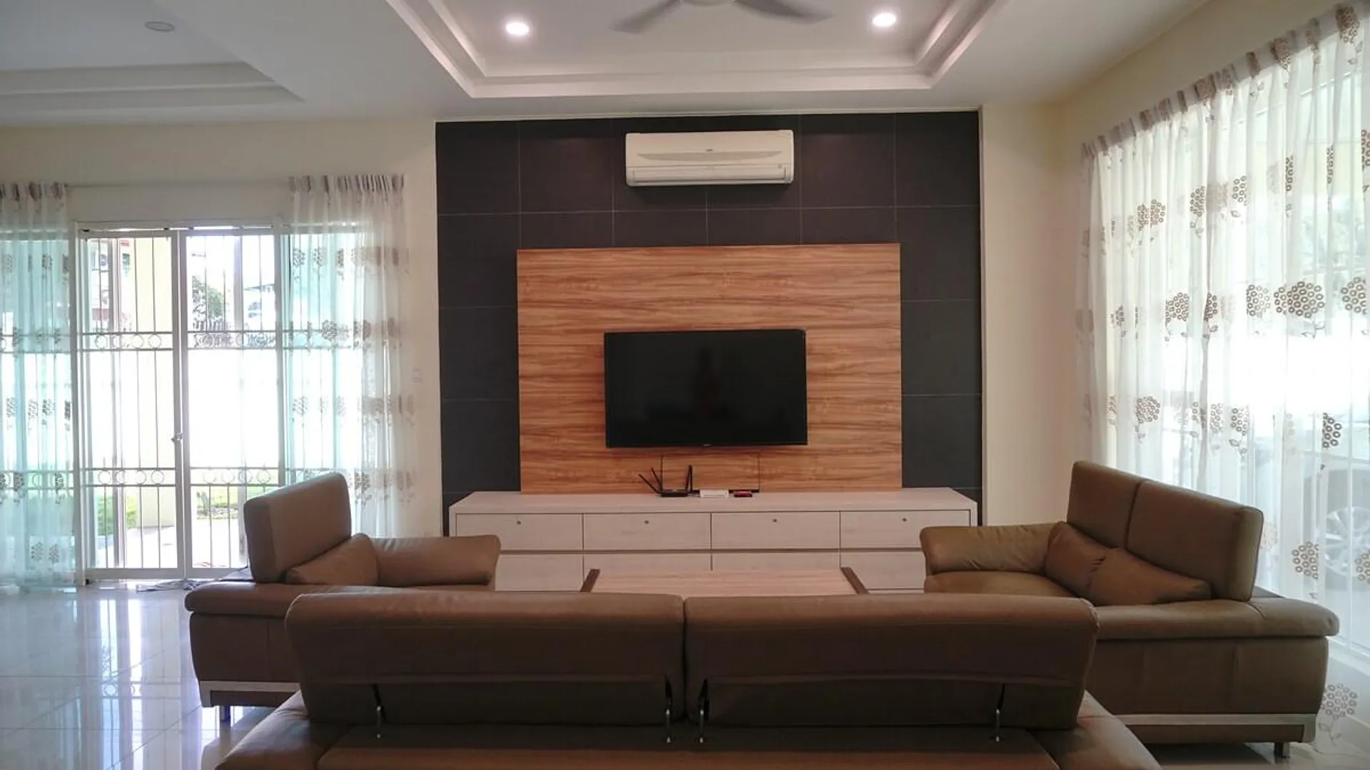 코타키나발루 중심 업무 지구 (CBD)의 프라이빗 하우스 (100m², 침실 6개, 프라이빗 욕실 4개) 2성급 싱글룸 스위트룸