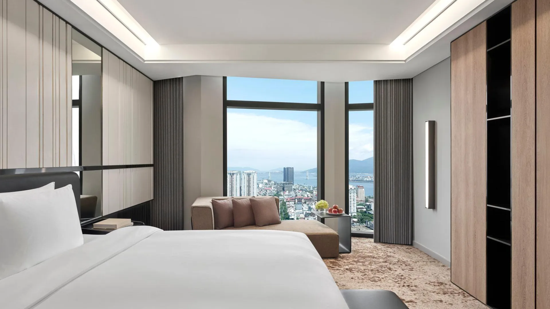 다낭 크라운 플라자 다낭 시티 센터 바이 IHG 5성급 호텔 스위트룸