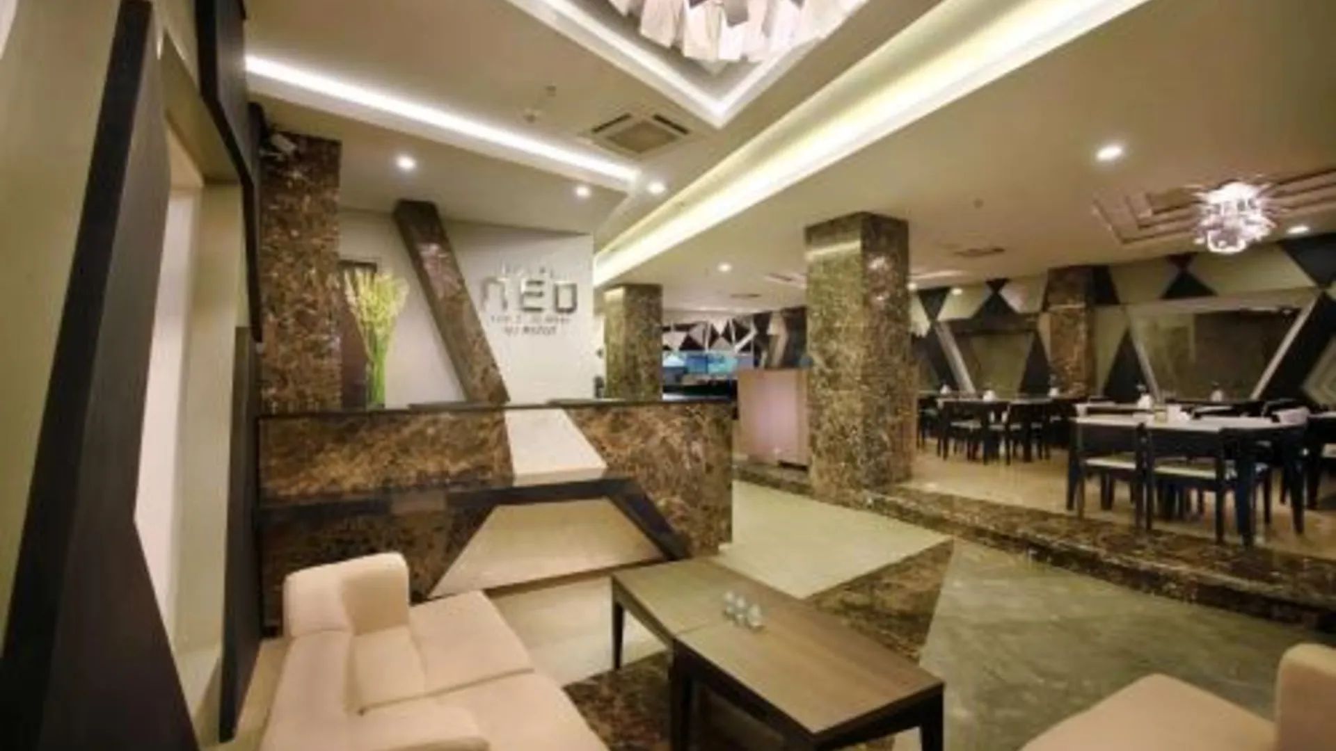 발리 호텔 네오 쿠타 젤란틱 3성급 호텔 스위트룸