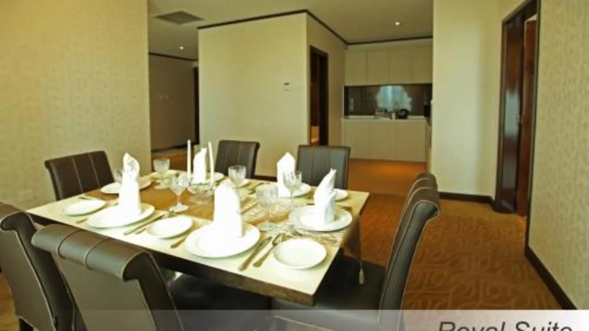 이포 카수아리나@메루 호텔 4성급 호텔 수영장