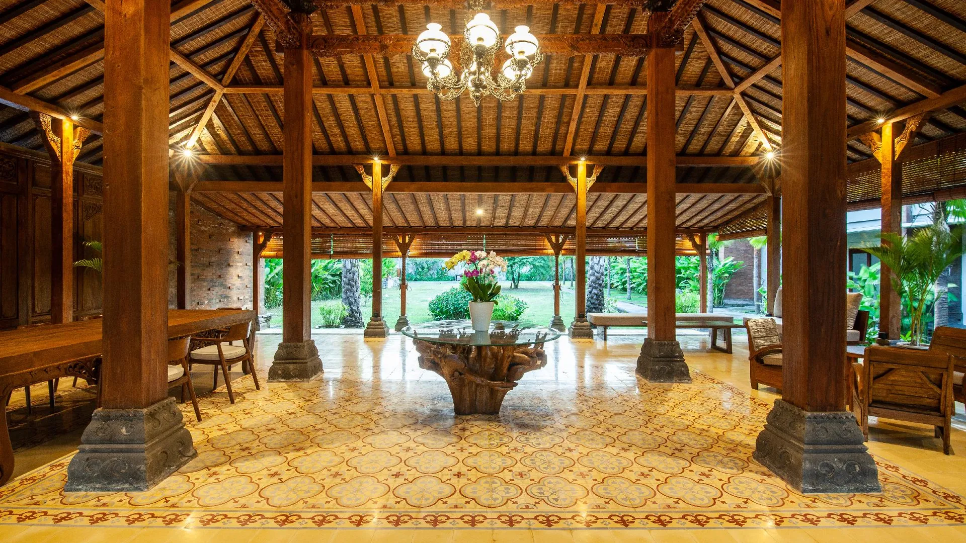 발리 그리야 샨티 스위트 4성급 호텔 객실