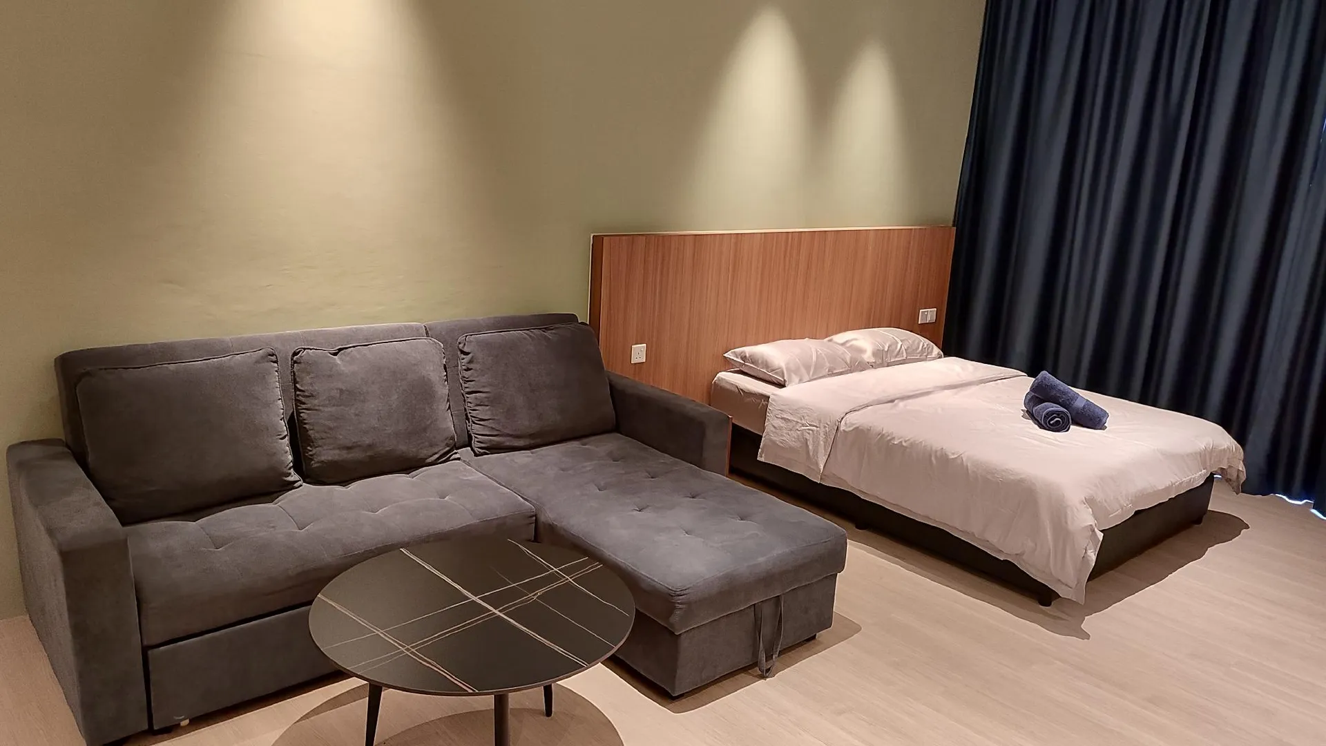 세마탄 Sematan Roxy Beach Apartment  5성급 호텔 객실