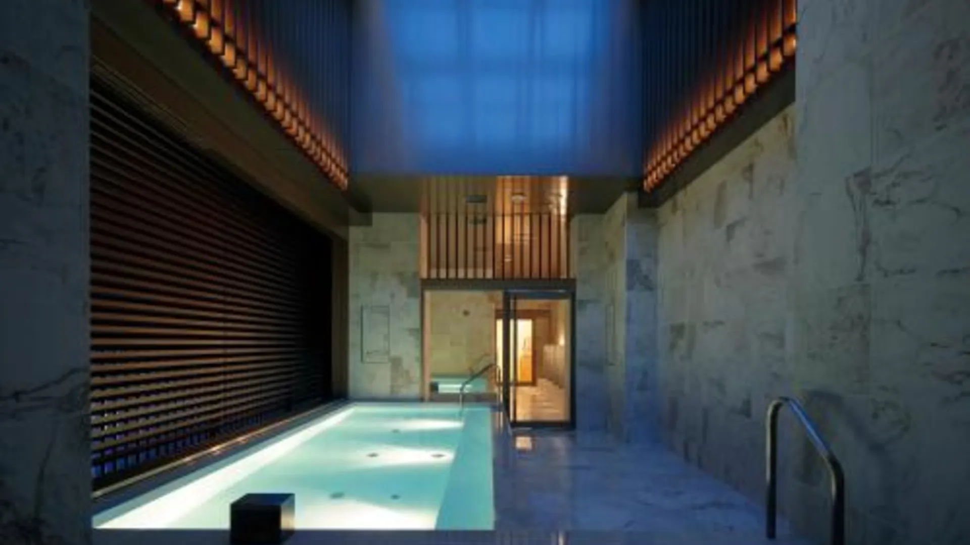 교토 칸데오 호텔스 교토 가라스마 롯가쿠 4성급 호텔 외관