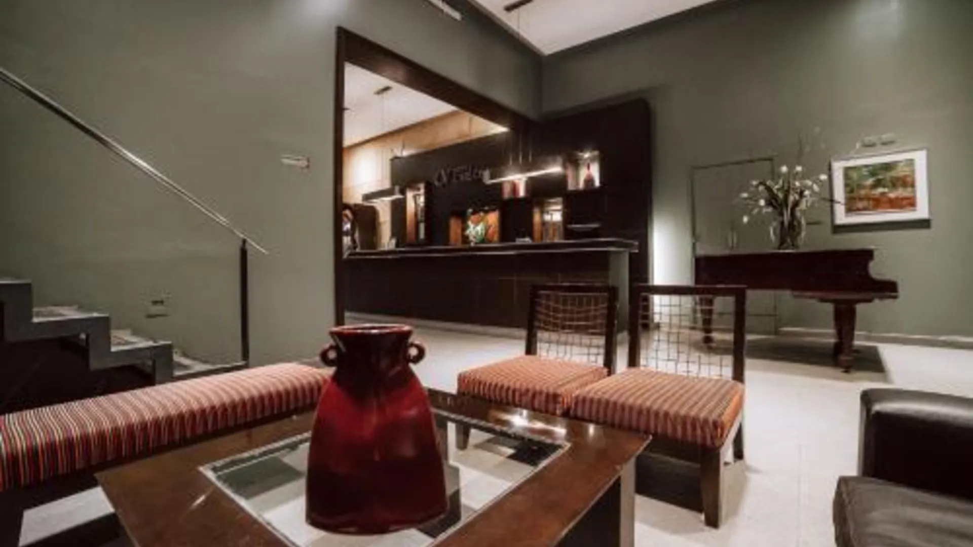 투쿠만 Hotel Carlos V 3성급 호텔 외관