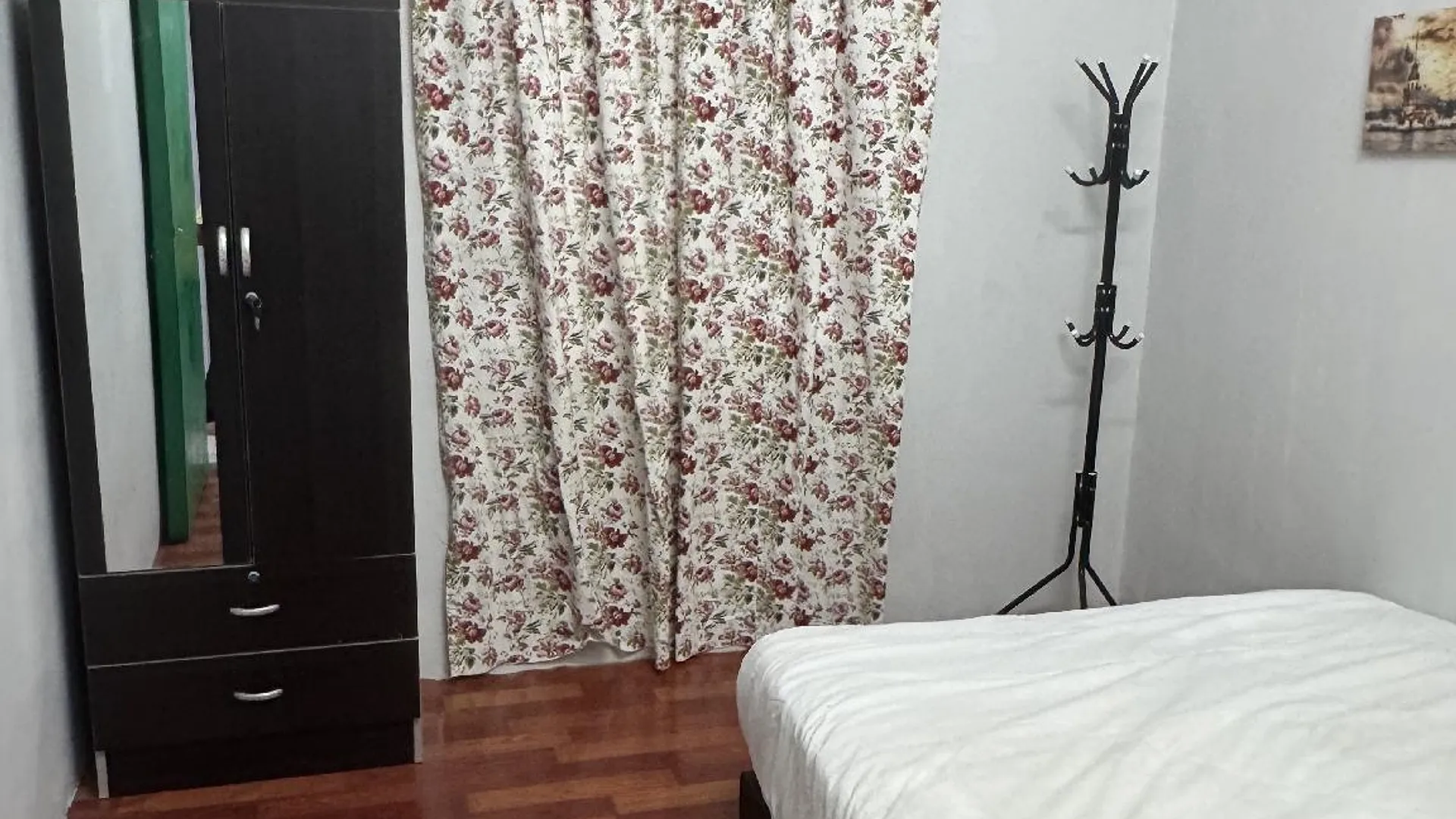 부킷 감비르 부킷 감비르의 프라이빗 하우스 (m², 침실 2개, 프라이빗 욕실 1개) 2성급 싱글룸 스위트룸