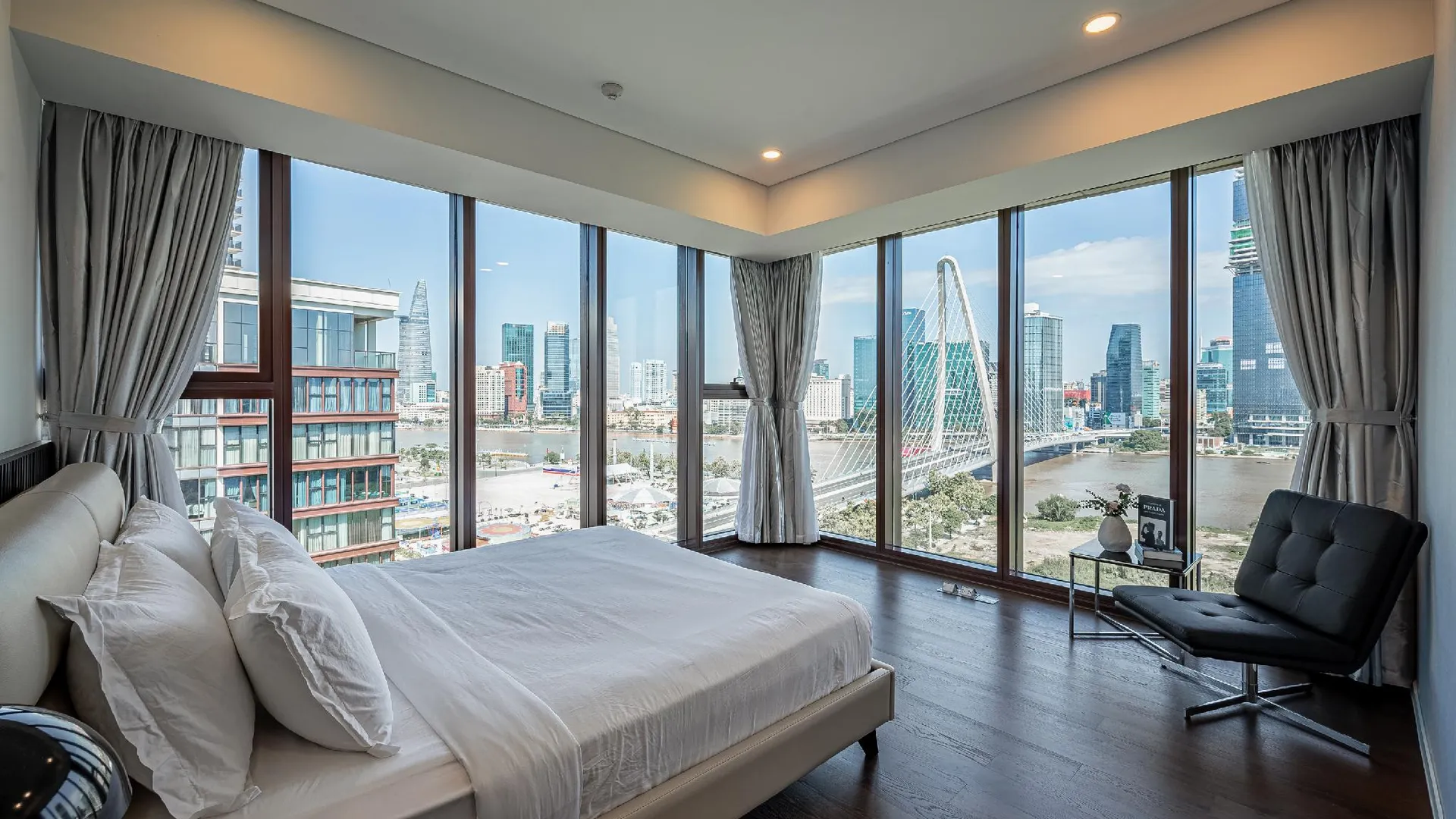 호치민 메트로폴 컬렉션스 바이 트루스테이 5성급 호텔 스위트룸