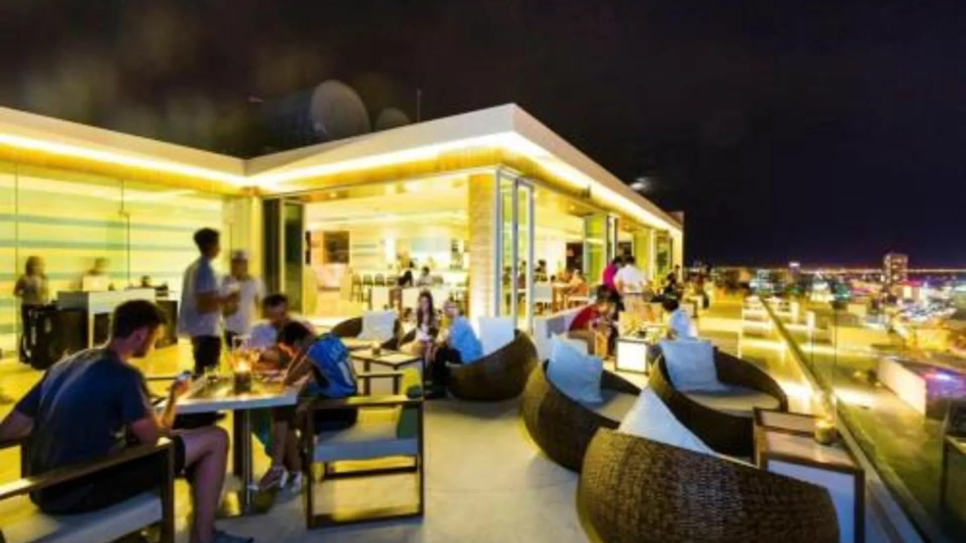 다낭 로맨틱 APT 위드 씨뷰 - 비치프런트 4성급 호텔 전망