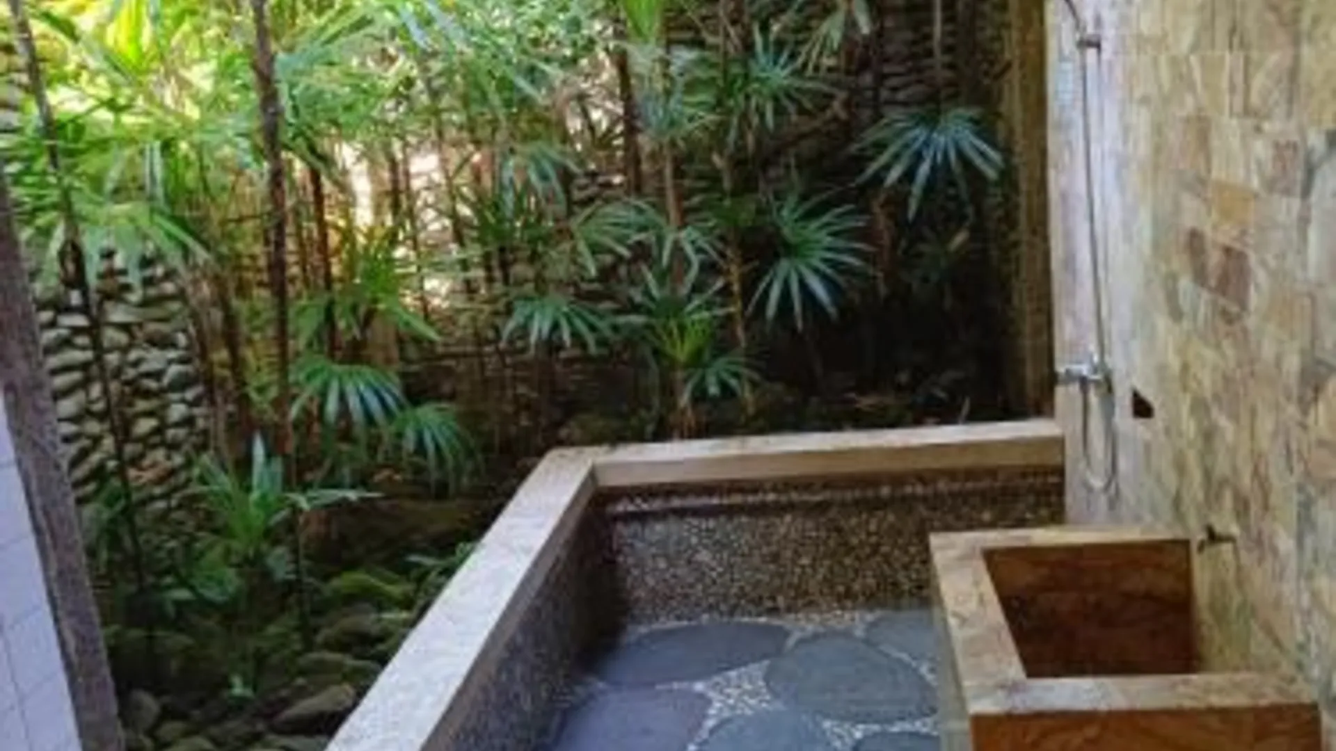 발리 Guci Guesthouses 4성급 호텔 수영장