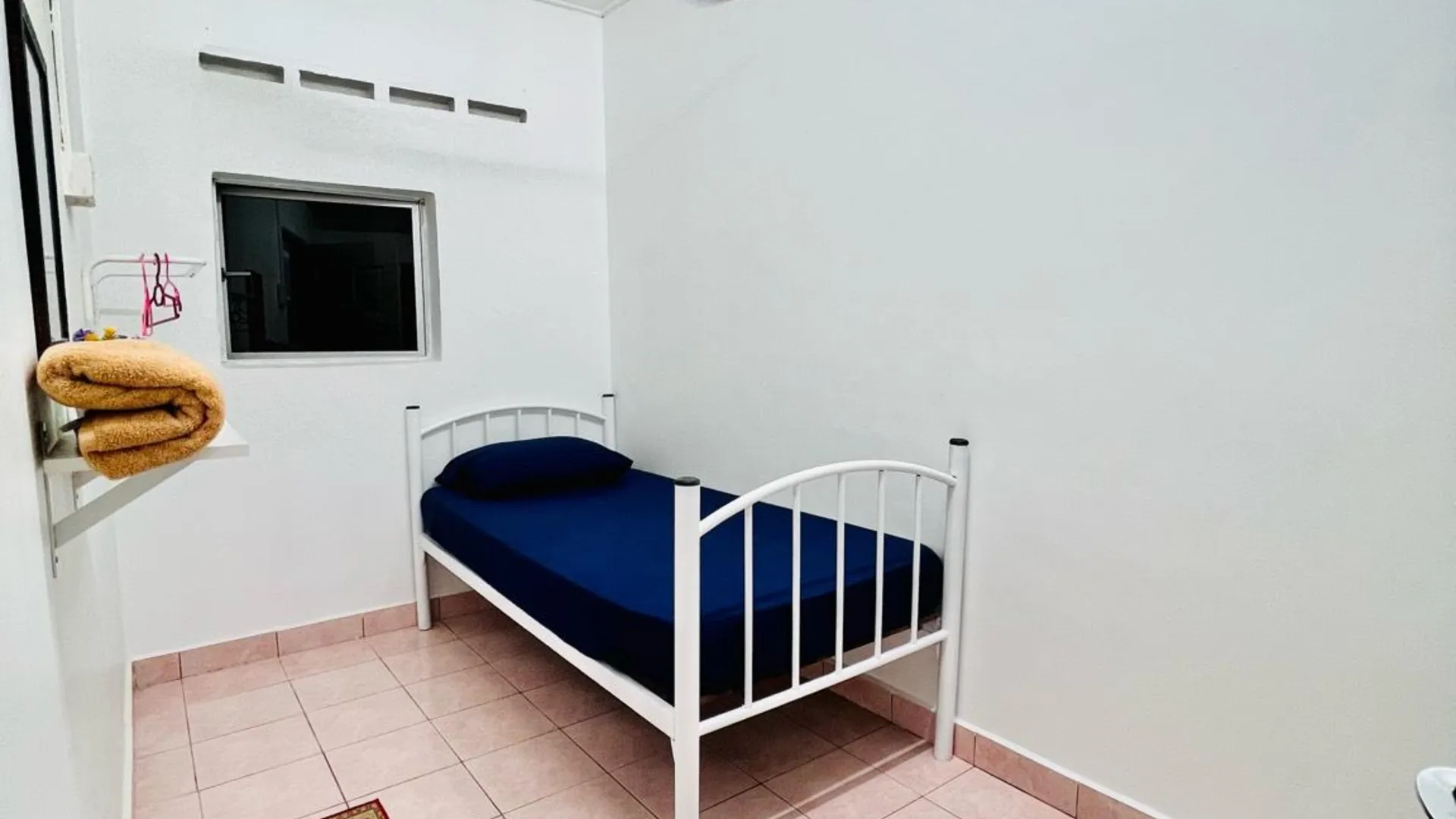 추카이 캄풍 부킷 쿠앙의 프라이빗 하우스 (90m², 침실 3개, 프라이빗 욕실 2개) 2성급 싱글룸 전망