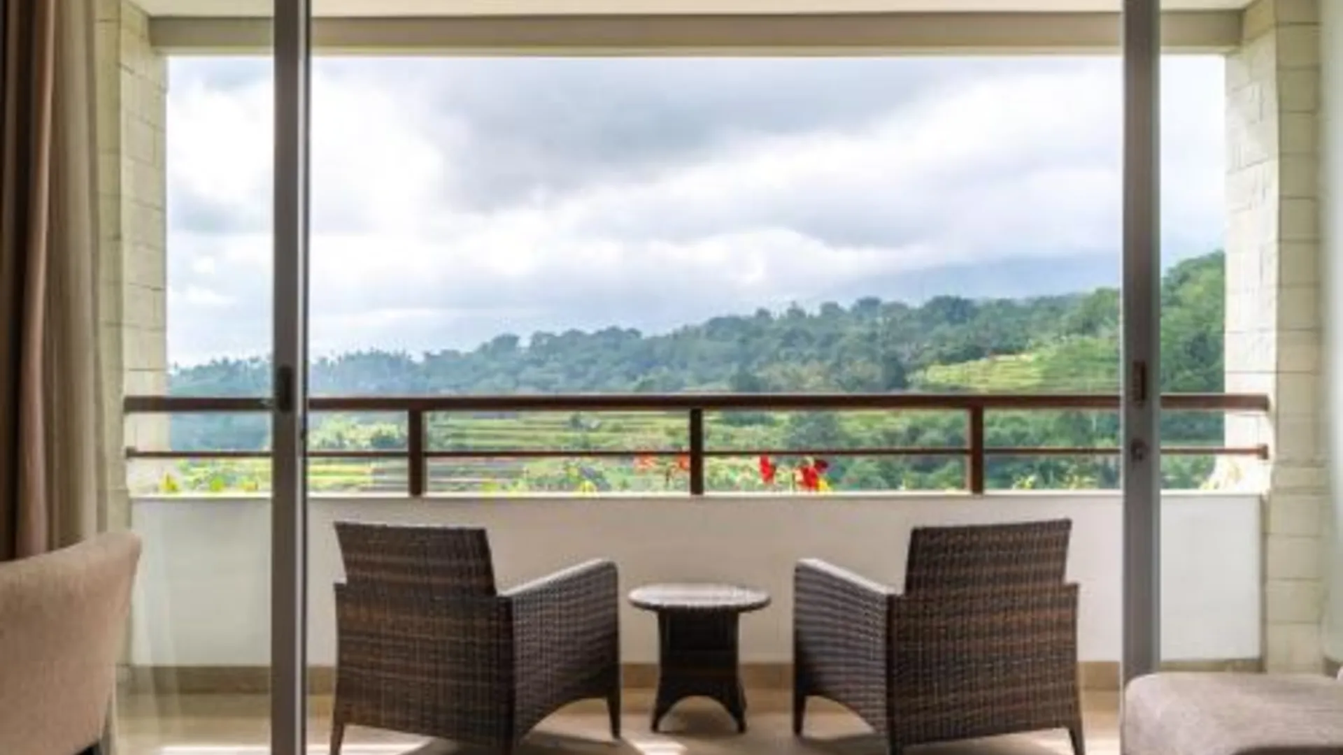 발리 홈 사라남 바투리티 5성급 호텔 부대시설