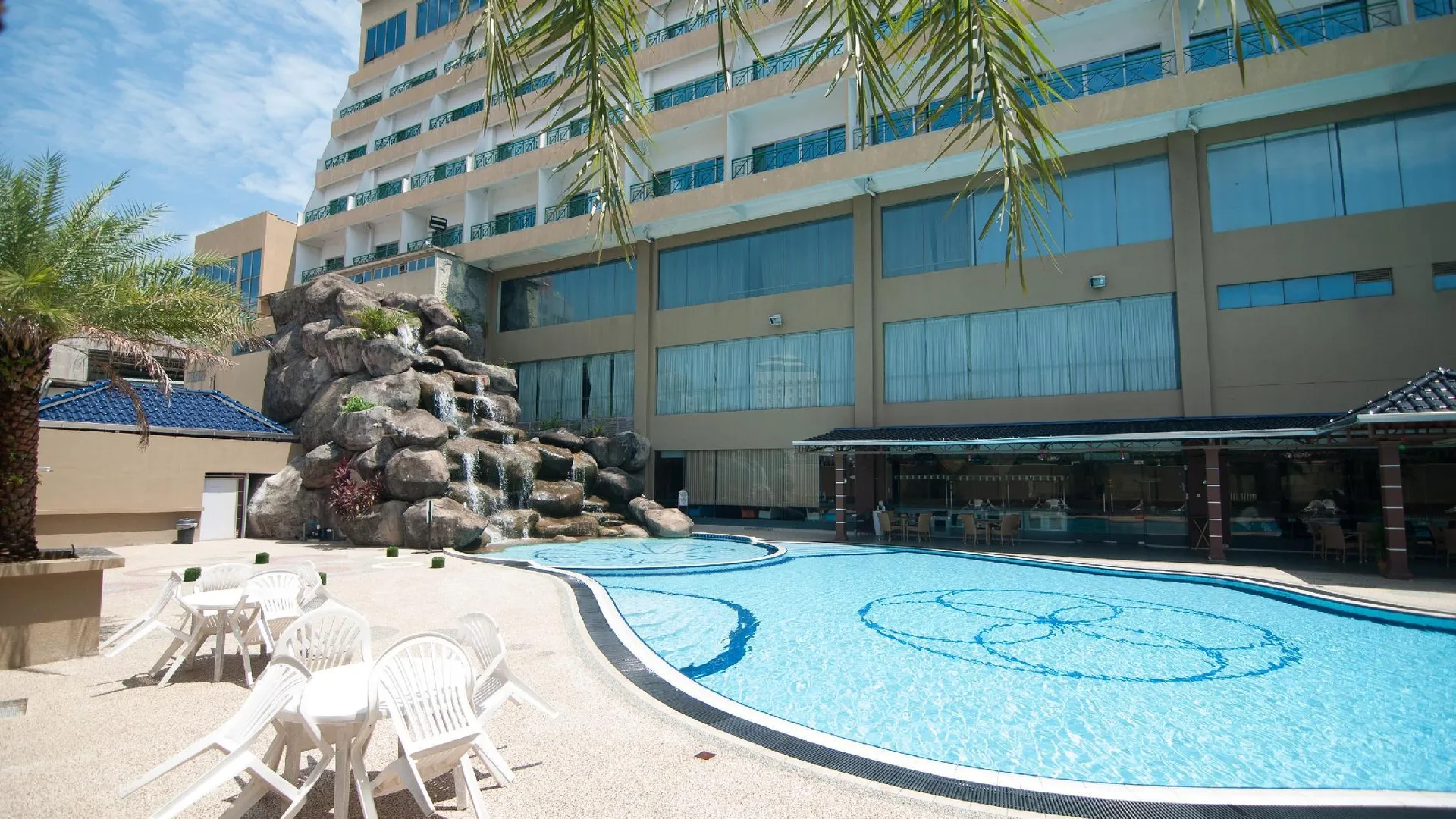 쿠안탄 그랜드 다룰마크무르 호텔 쿠안탄 4성급 호텔 스위트룸