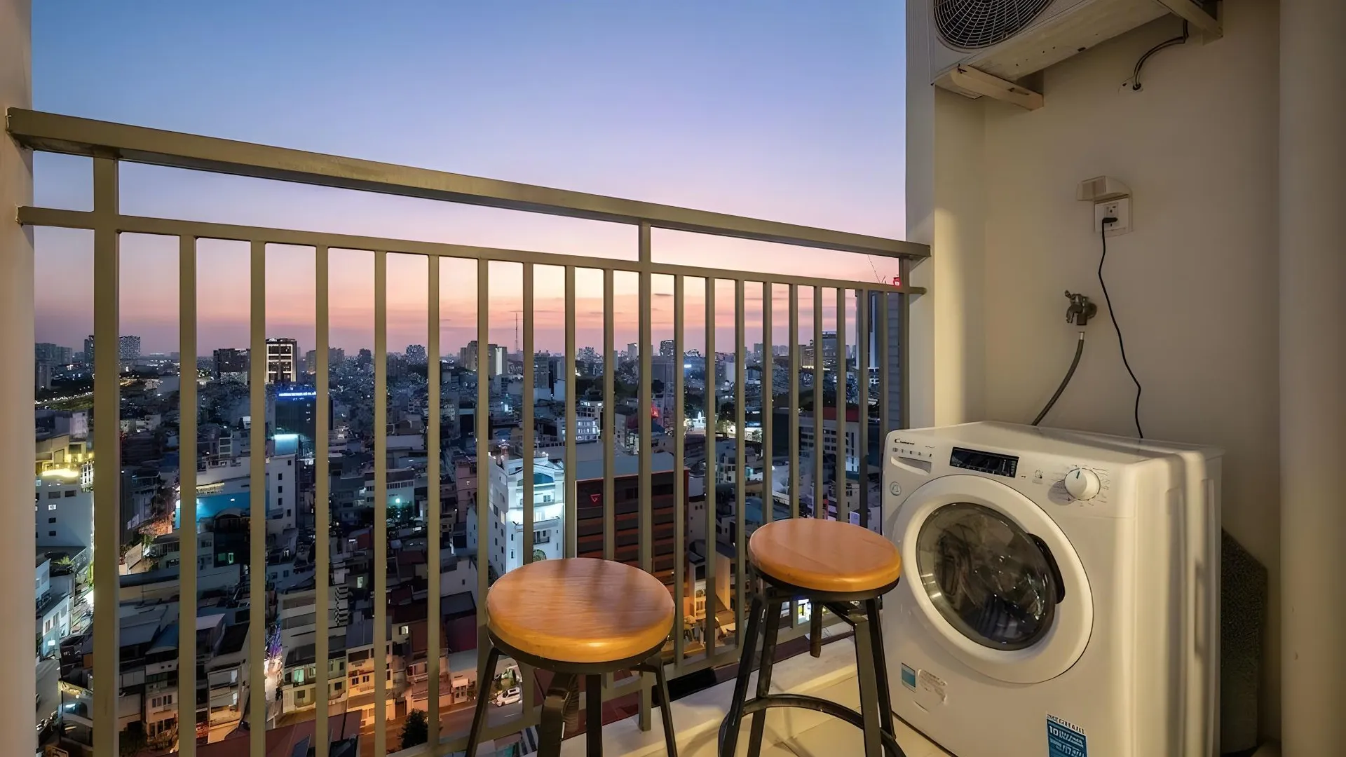 호치민 오티스 소호 사이공 발코니 아파트먼트 4성급 게스트하우스 레스토랑