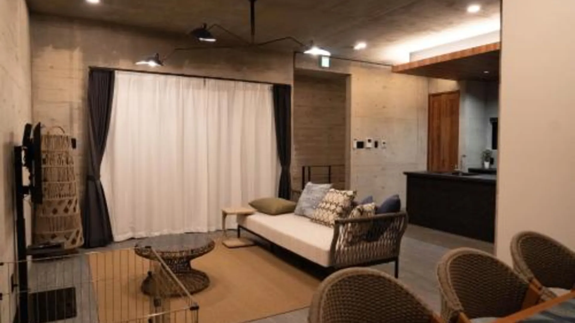 오키나와 본섬 RYUKYU BREEZE 1棟貸し 天然ビーチまで徒歩30秒 プライベートプール付きVilla 北部 4성급 게스트하우스 스위트룸