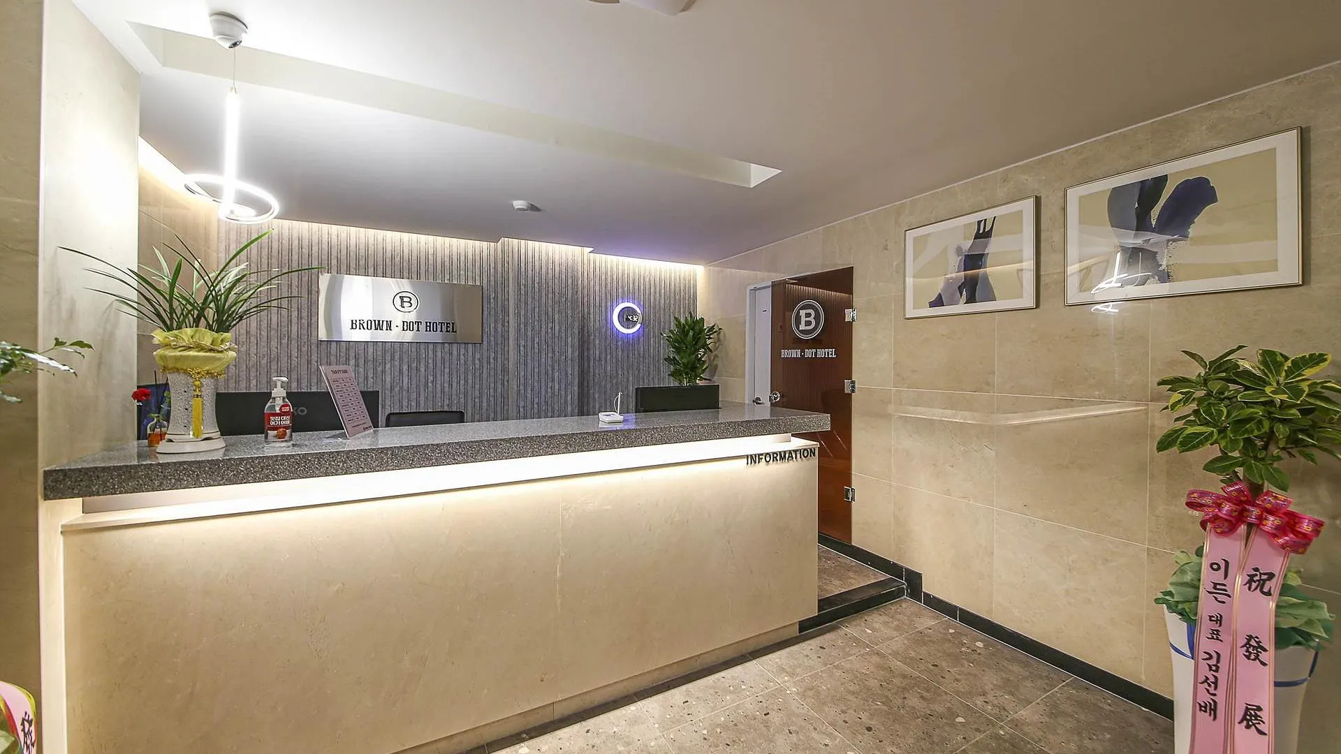 충주 브라운도트 충주시청점 호텔 로비
