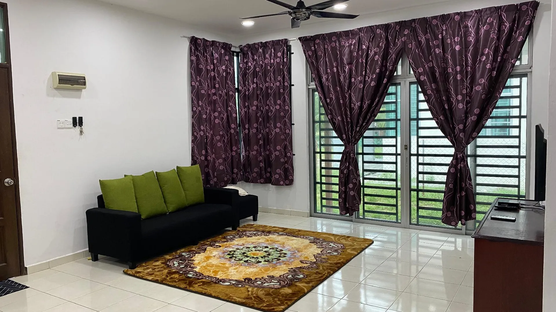 코타바루 판타이 차하야 부란 (PCB)의 프라이빗 하우스 (1300m², 침실 3개, 프라이빗 욕실 3개) 3성급 게스트하우스 스위트룸