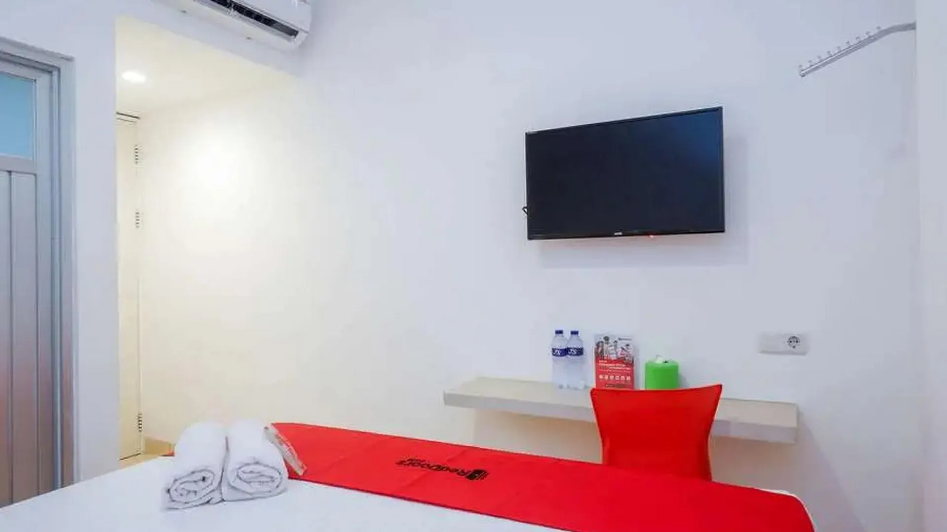 마카사르 RedDoorz near Mall Ratu Indah 3 2성급 호텔 스위트룸