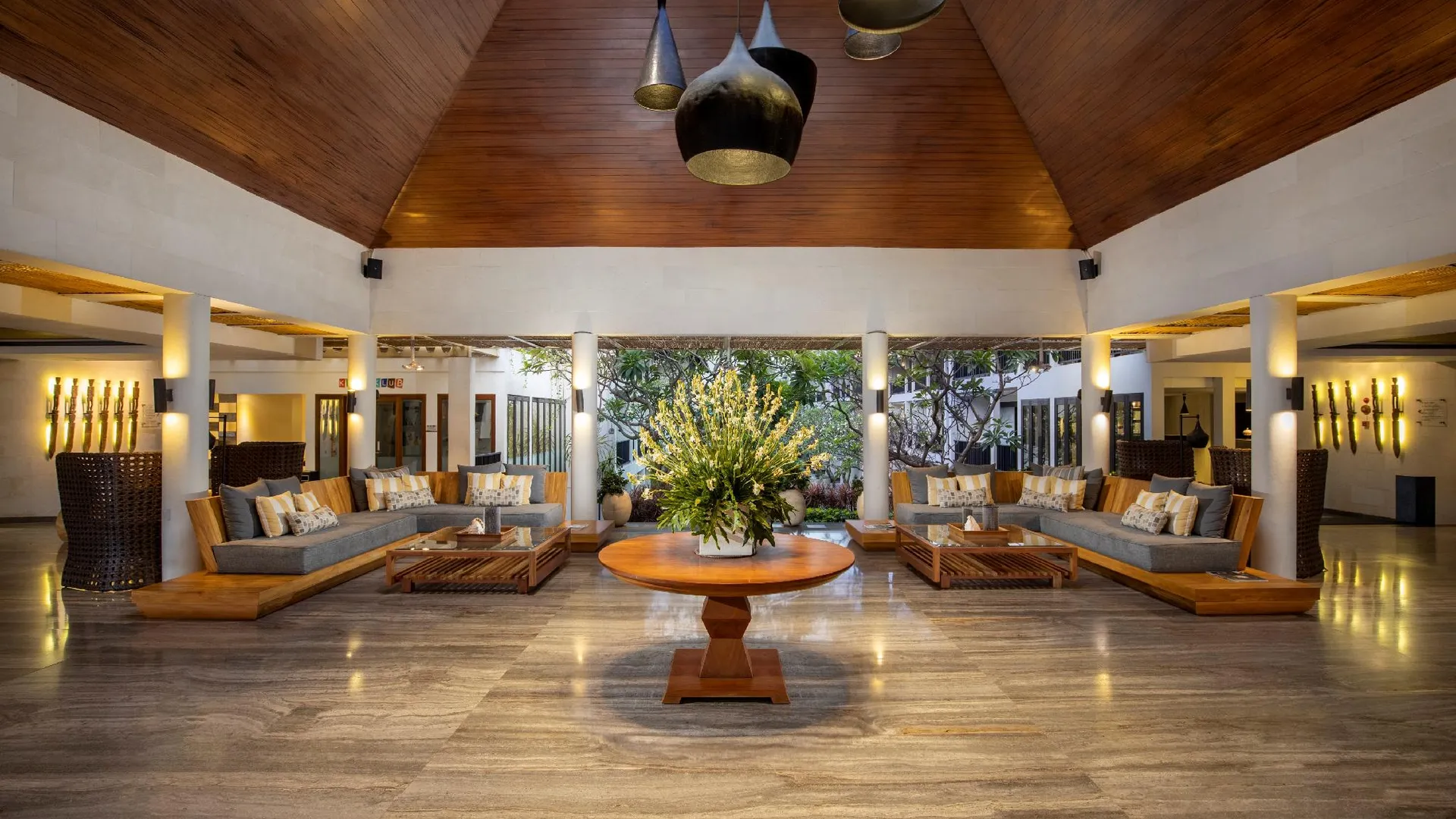 발리 어웨이 발리 레기안 카마킬라 4성급 호텔 외관