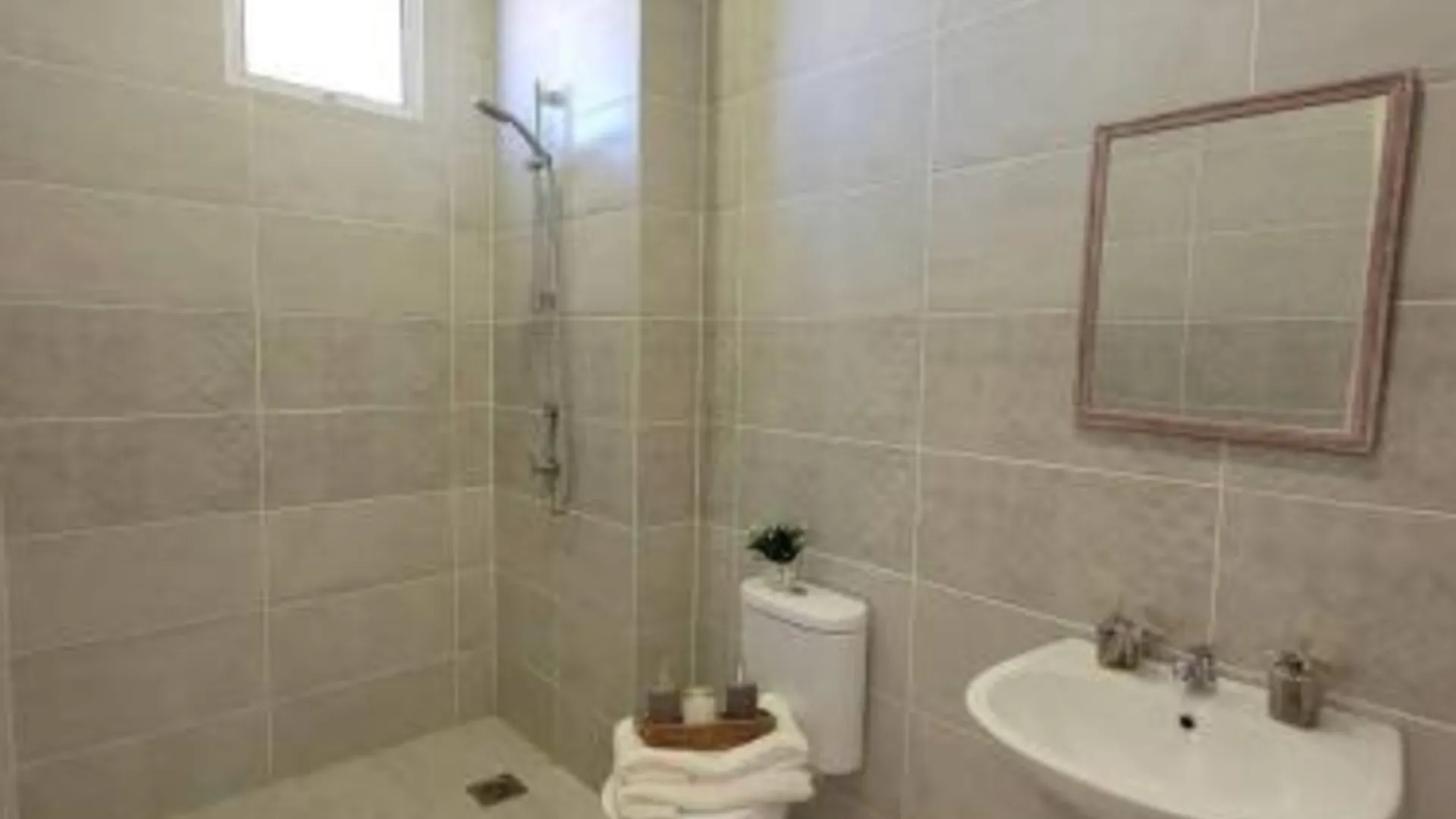 코타바루 바촉의 아파트먼트 (m², 침실 3개, 프라이빗 욕실 2개) 2성급 게스트하우스 스위트룸