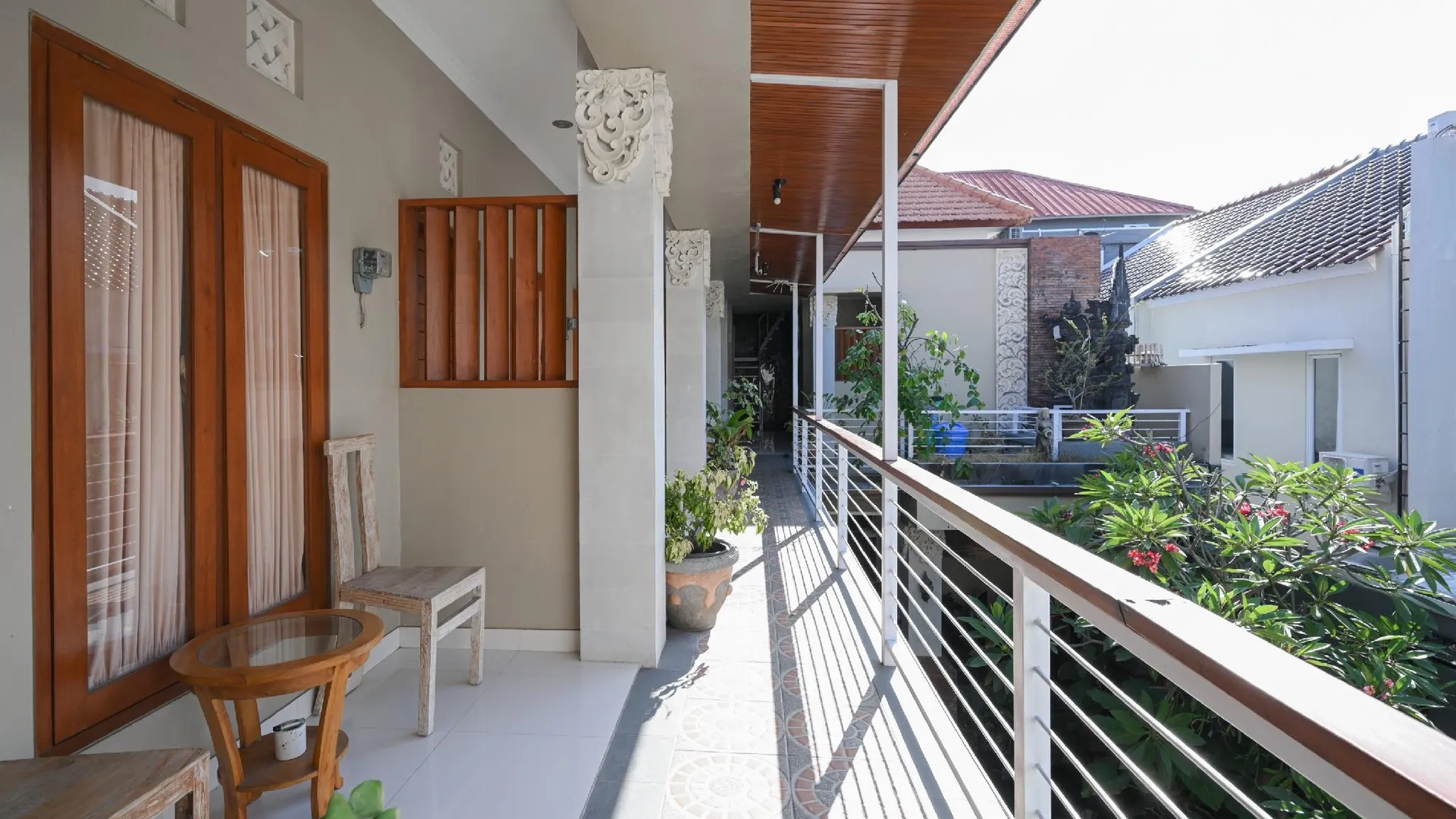 발리 레드도어즈 메르타사리 비치 근처 2 2성급 호텔 레스토랑