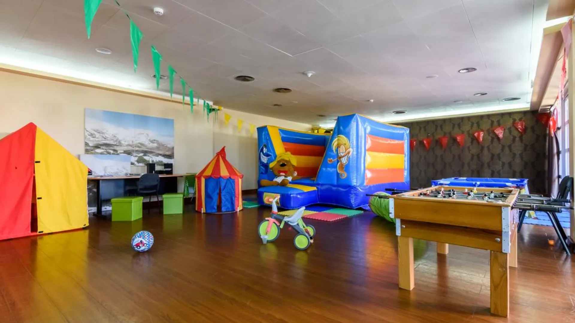 코르테스 두 메이우 Luna Chalets da Montanha 4성급 게스트하우스 레스토랑