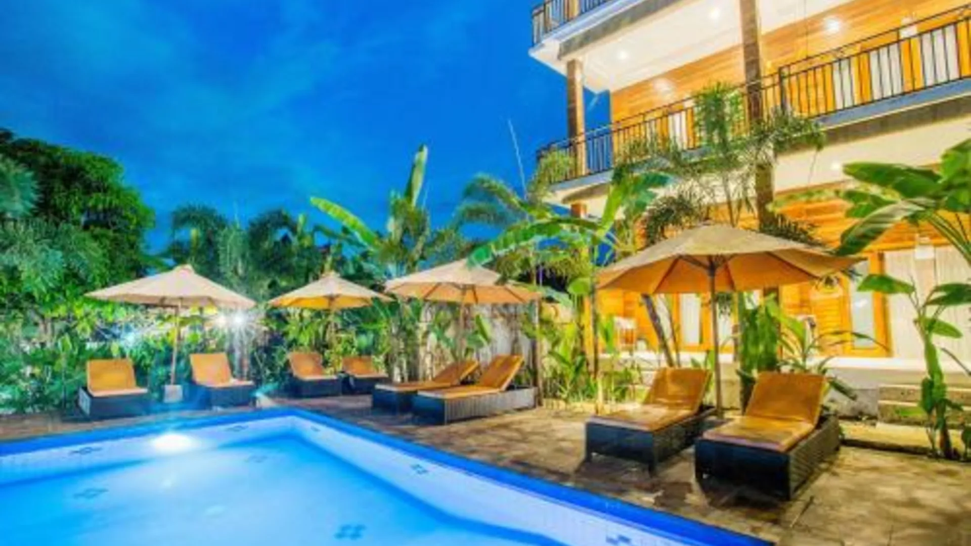 발리 디나타 렘봉간 빌라스 4성급 호텔 객실