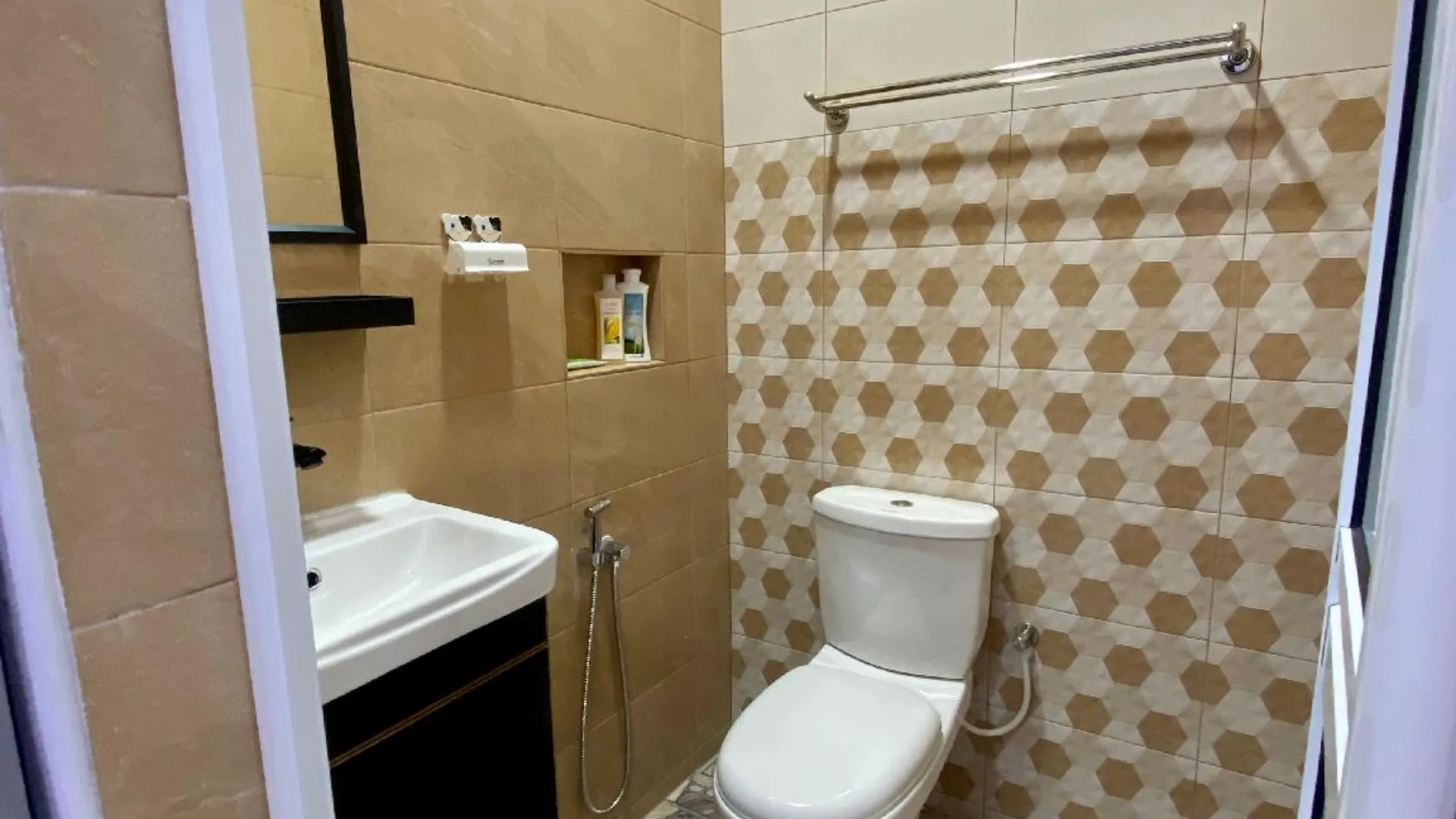 쿠알라 네랑 포콕 세나의 프라이빗 하우스 (850m², 침실 3개, 프라이빗 욕실 2개) 2성급 싱글룸 스위트룸