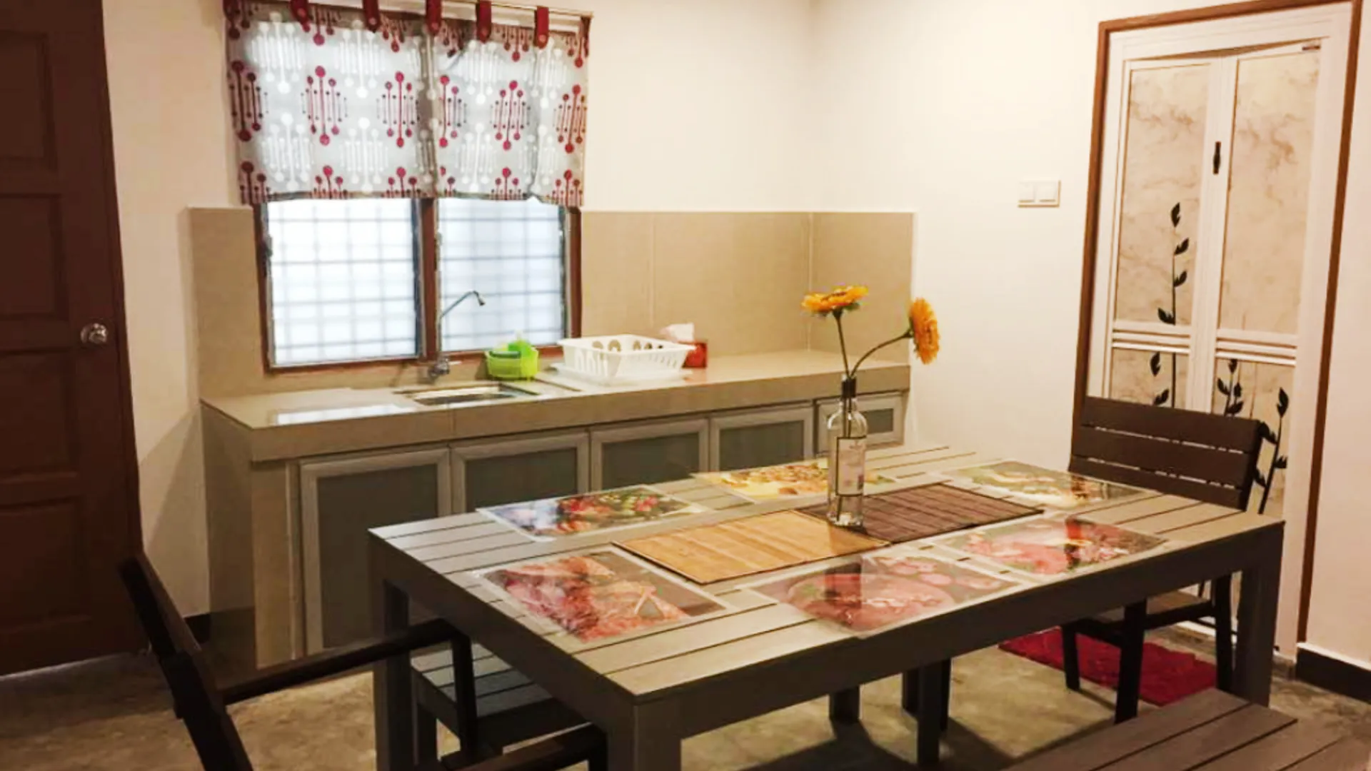 탄종 말림 (페락) 탄종 말림의 프라이빗 하우스 (1200m², 침실 2개, 프라이빗 욕실 1개) 3성급 게스트하우스 외관