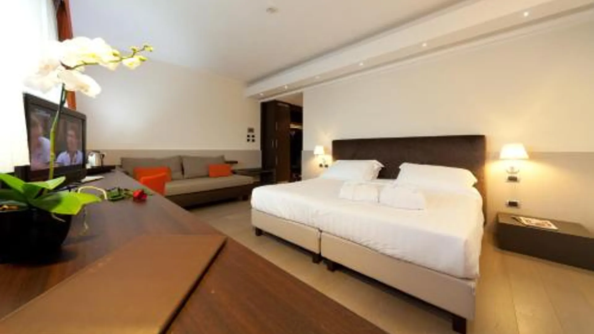 모데나 RMH 모데나 데스 아트 4성급 호텔 스위트룸