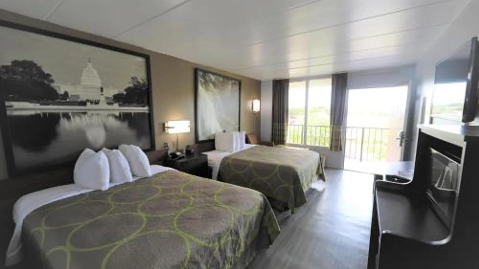 머내서스 (VA) 슈퍼 8 바이 윈덤 매너서스 2성급 호텔 스위트룸