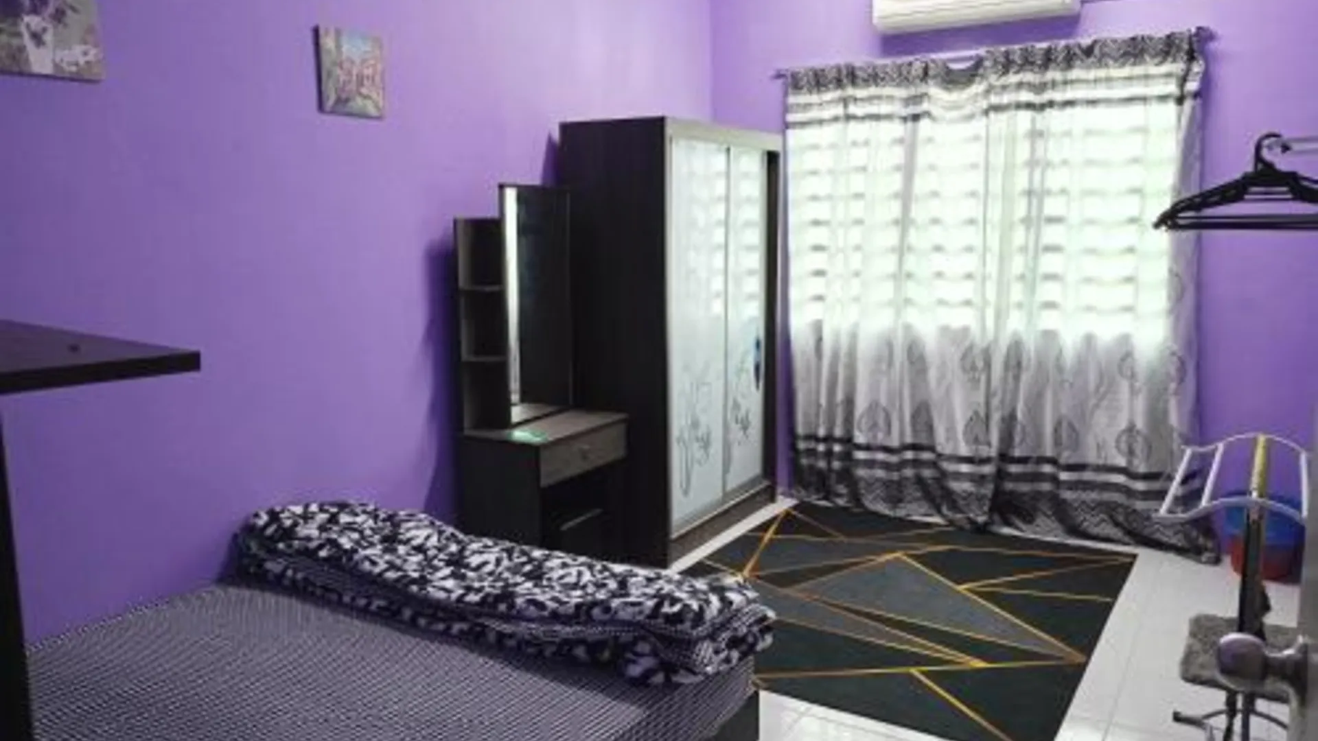 이포 탄중 람부탄의 프라이빗 하우스 (1400m², 침실 3개, 프라이빗 욕실 3개) 4성급 게스트하우스 스위트룸