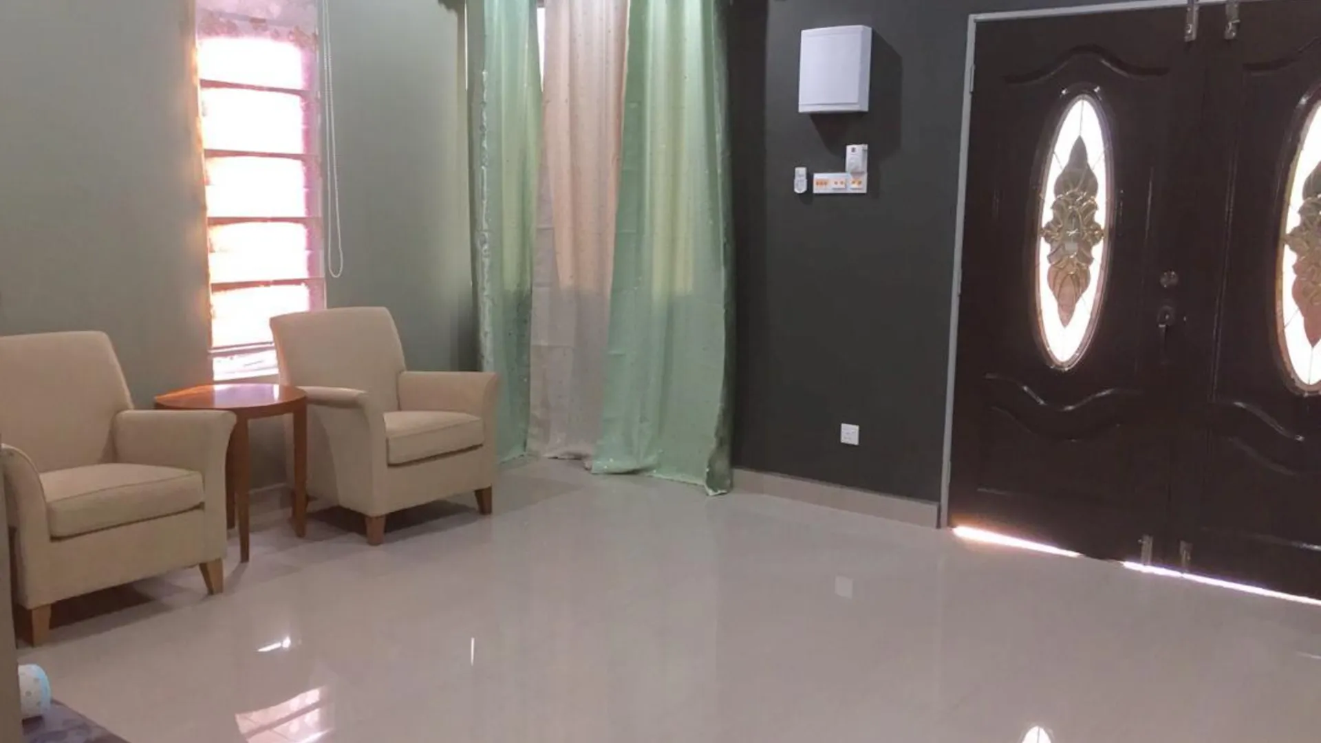 쿠알라 리피스 쿠알라 리피스 타운센터의 프라이빗 하우스 (1500m², 침실 3개, 프라이빗 욕실 3개) 3성급 싱글룸 객실