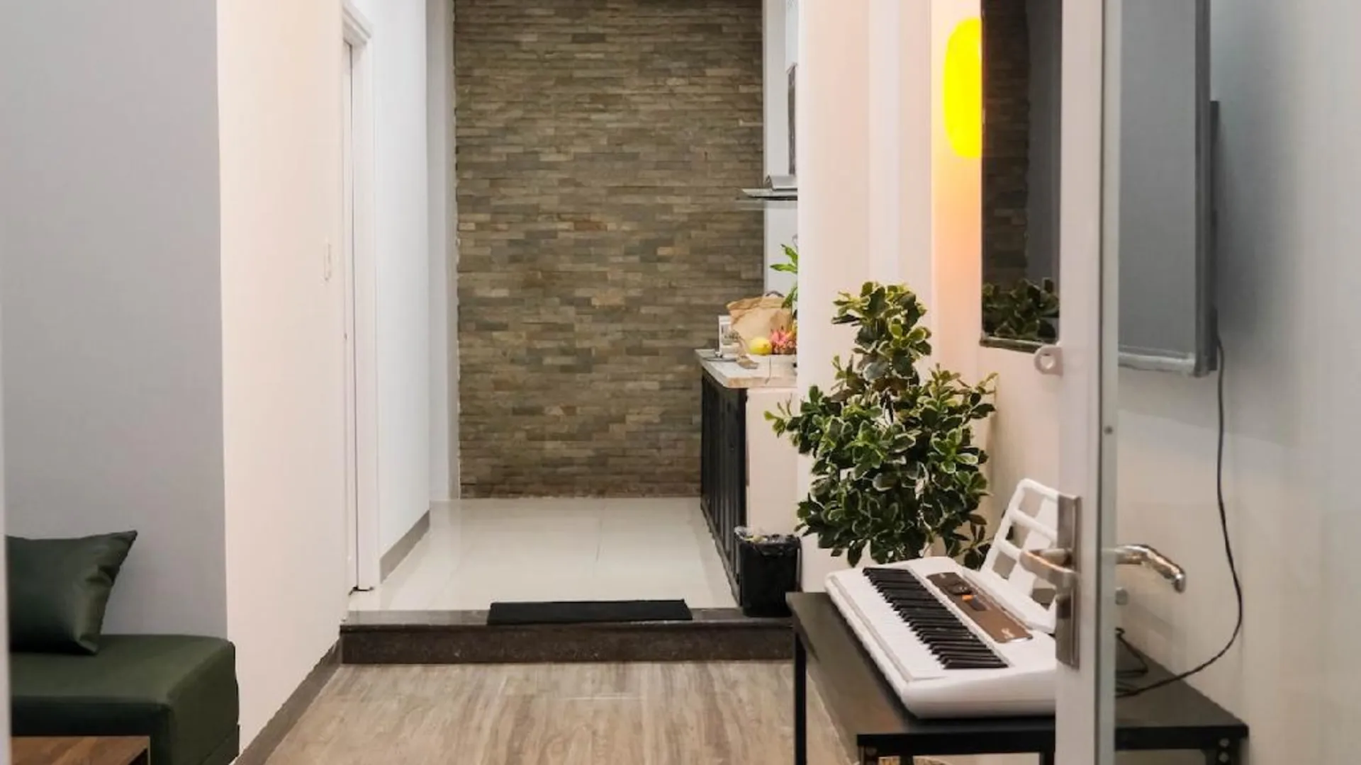 호치민 4군의 프라이빗 하우스 (m², 침실 1개, 프라이빗 욕실 1개) 2성급 싱글룸 로비