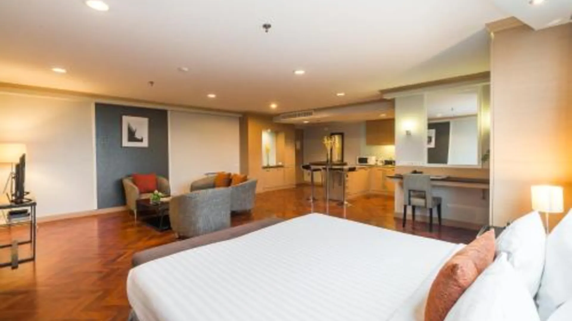 방콕 알트 호텔 나나 바이 UHG 4성급 호텔 스위트룸