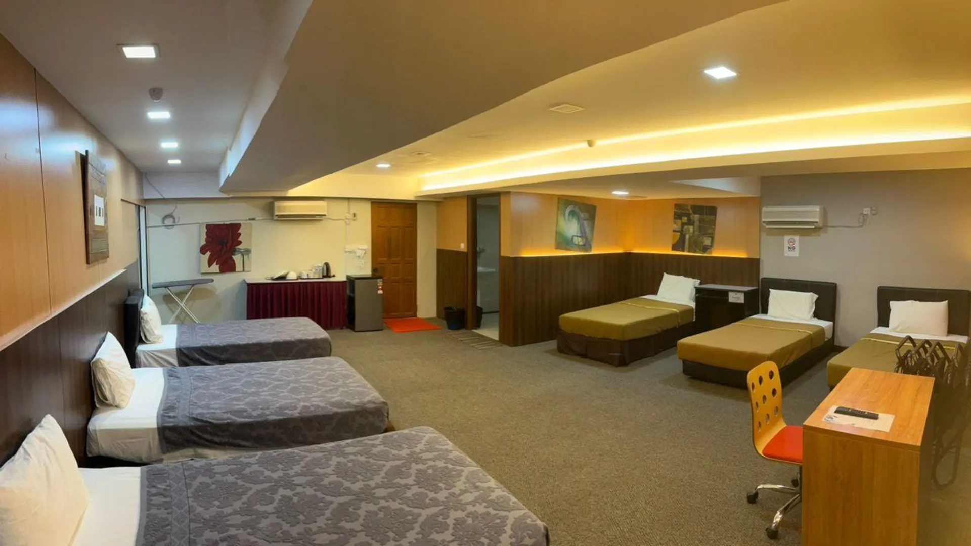 빈툴루 Waterfront HomeStay 3성급 호텔 객실