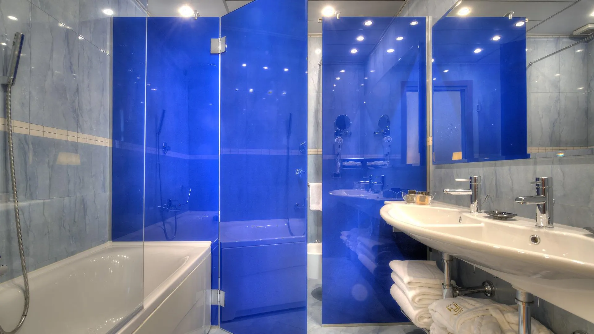 모데나 센트럴 파크 호텔 4성급 호텔 스위트룸