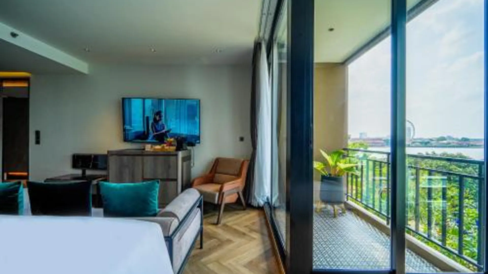 방콕 텐 식스 헌드레드 차오프라야, 방콕 바이 프리퍼런스, 매니지드 바이 디 애스콧 리미티드 5성급 호텔 수영장