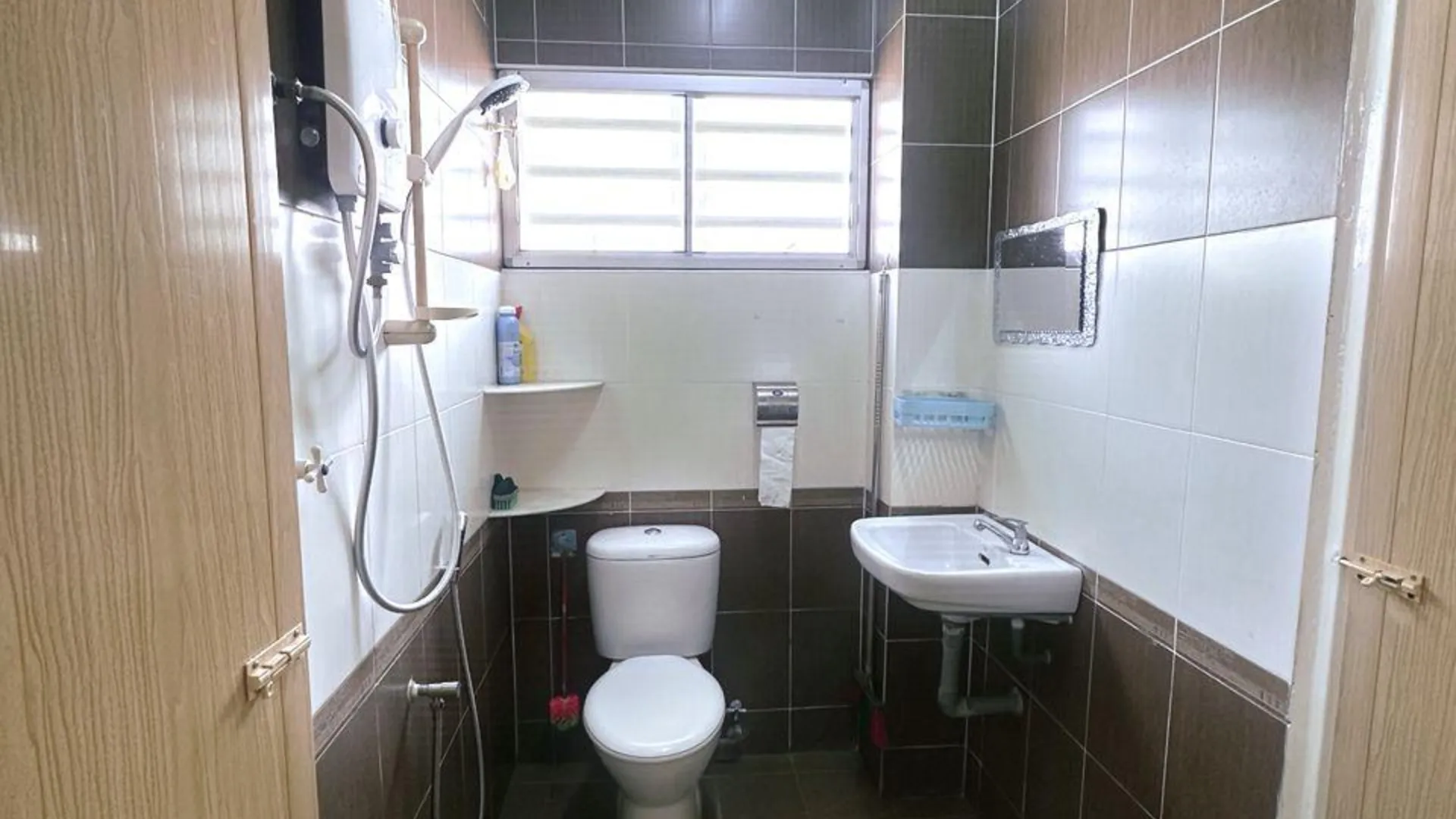 이포 쿠알라 캉사르 타운의 프라이빗 하우스 (m², 침실 5개, 프라이빗 욕실 4개) 1성급 싱글룸 부대시설