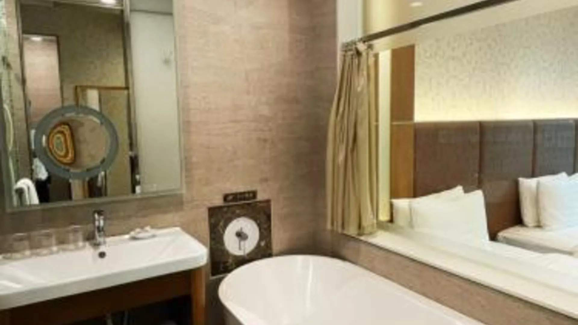 타이베이 해피니스 인 신좡 4성급 호텔 수영장