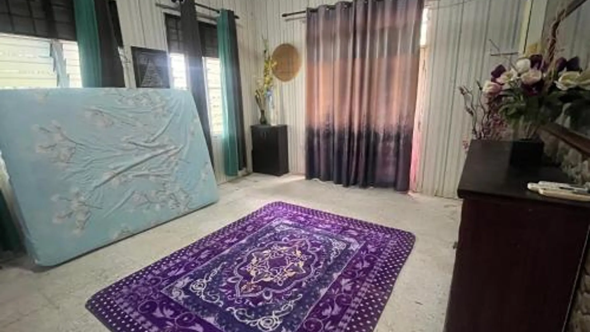 쿠알라테렝가누 바투 라킷의  (m², 침실 3개, 프라이빗 욕실 2개) 2성급 게스트하우스 수영장