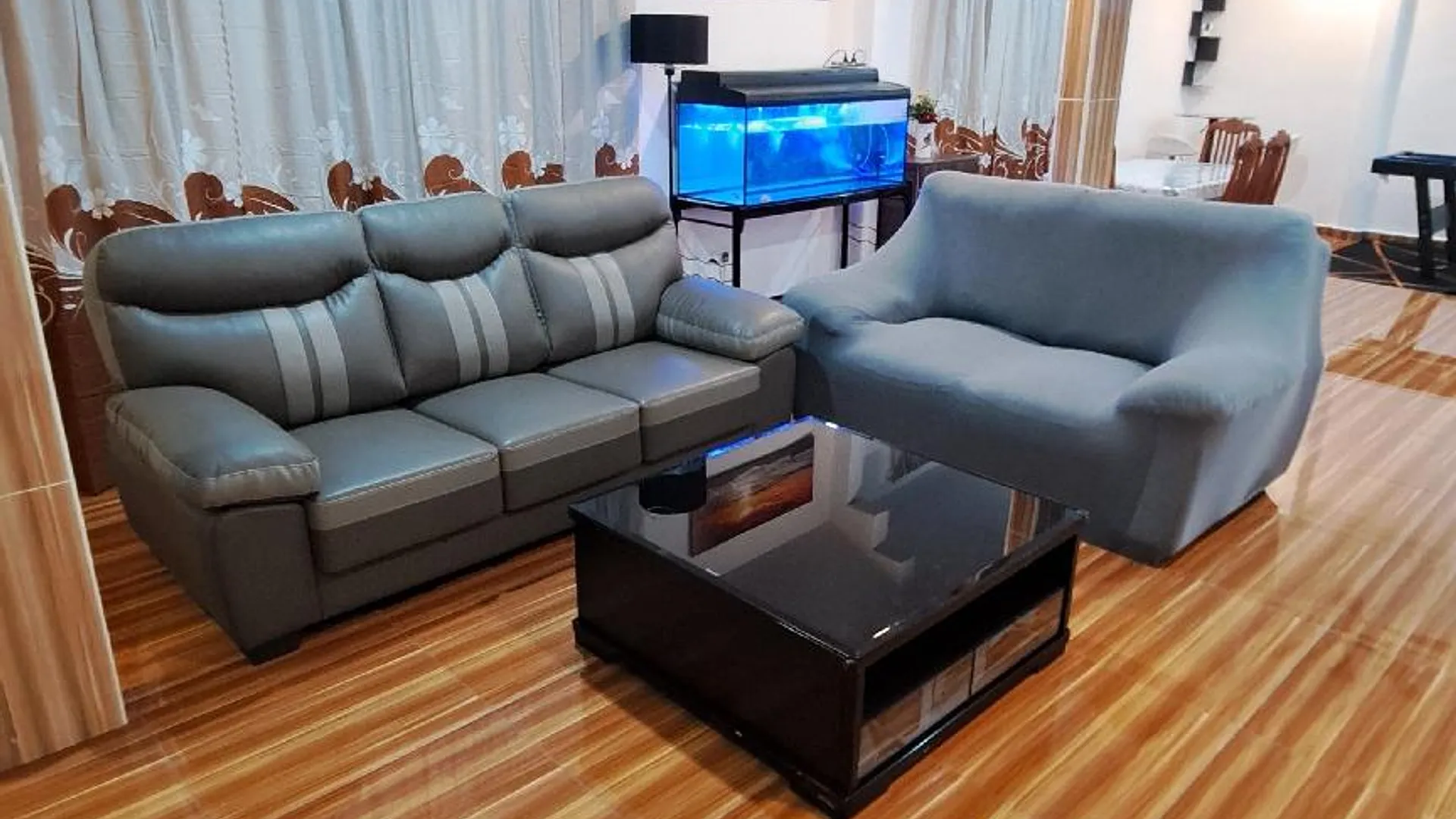 포트 딕슨 타만 포트 딕슨 우타마의 프라이빗 하우스 (2800m², 침실 3개, 프라이빗 욕실 2개) 4성급 게스트하우스 로비