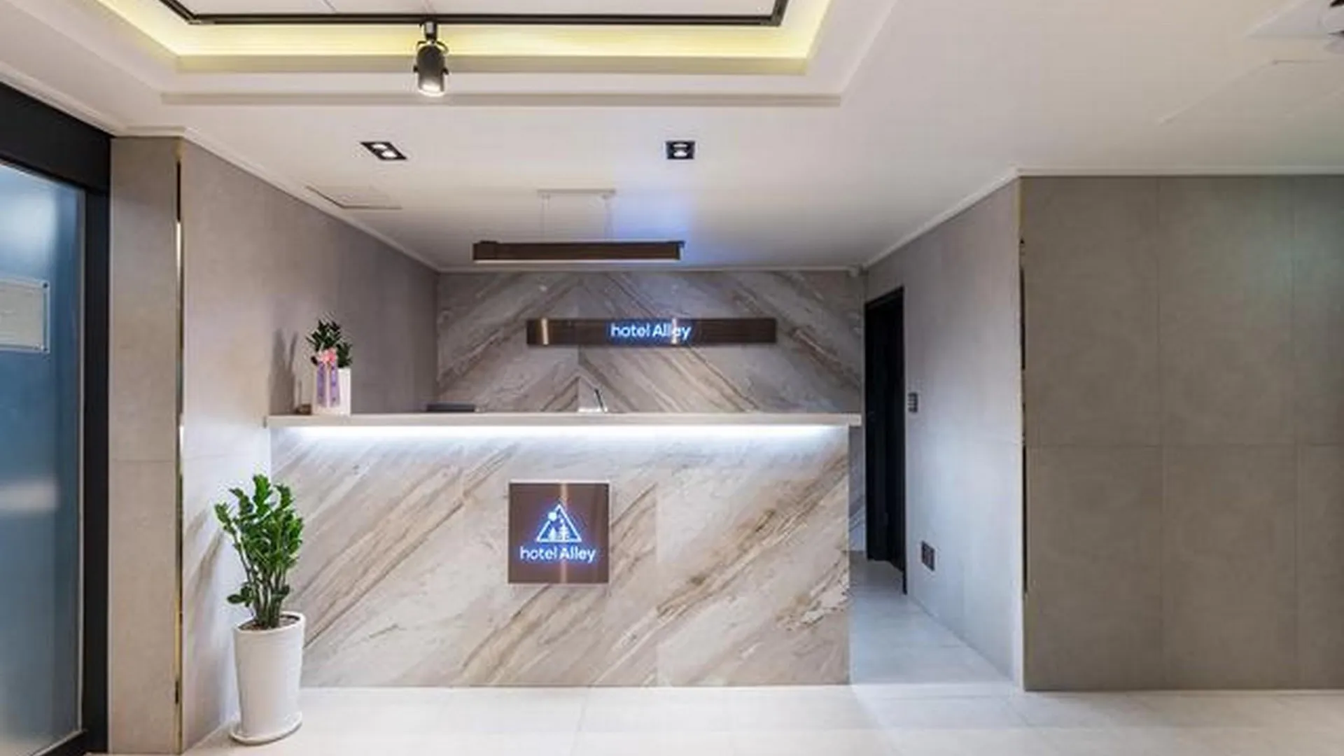 서울 신촌 앨리 1성급 호텔 스위트룸