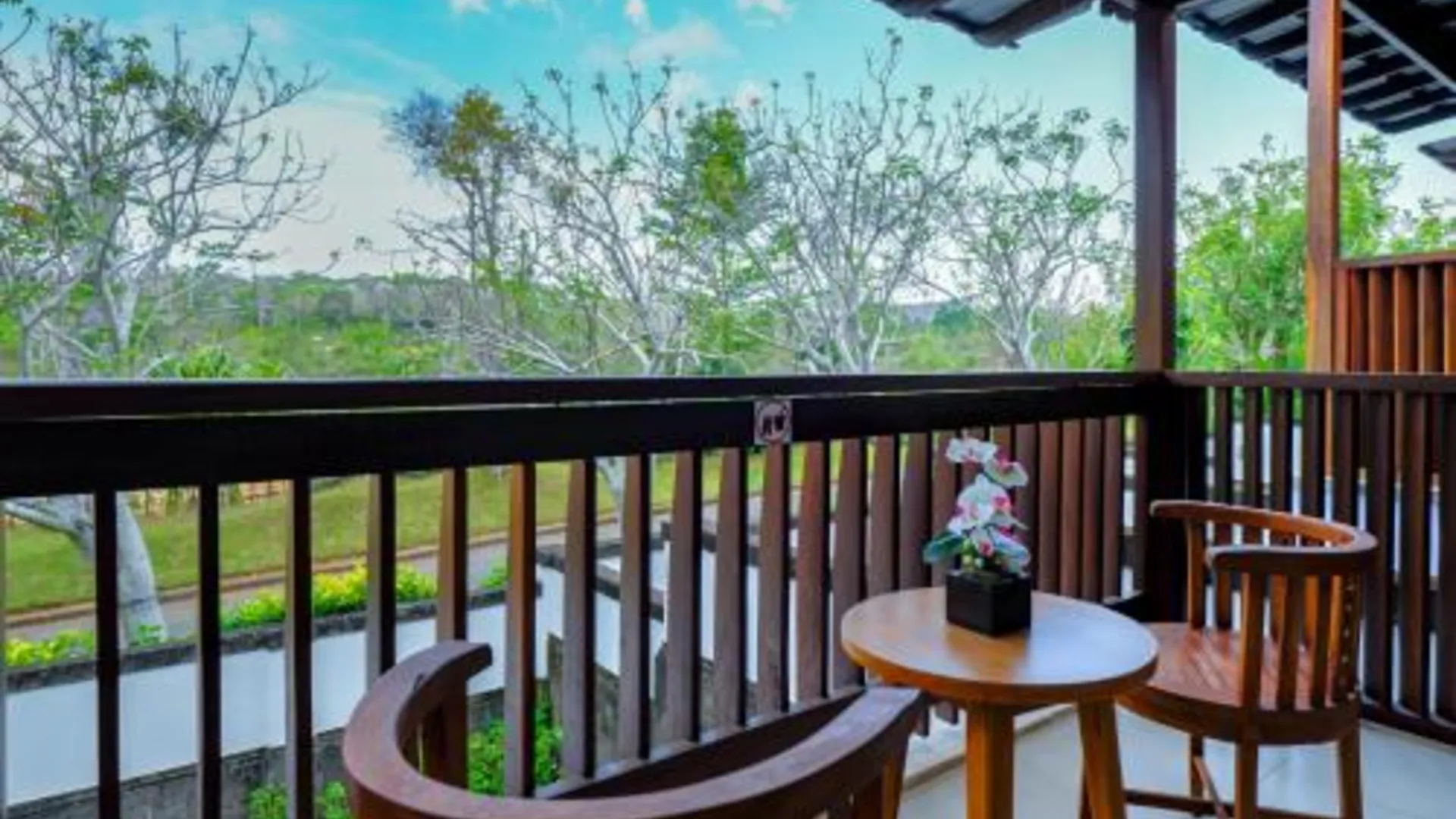 발리 더 스프링스 빌라 짐바란 3성급 호텔 수영장