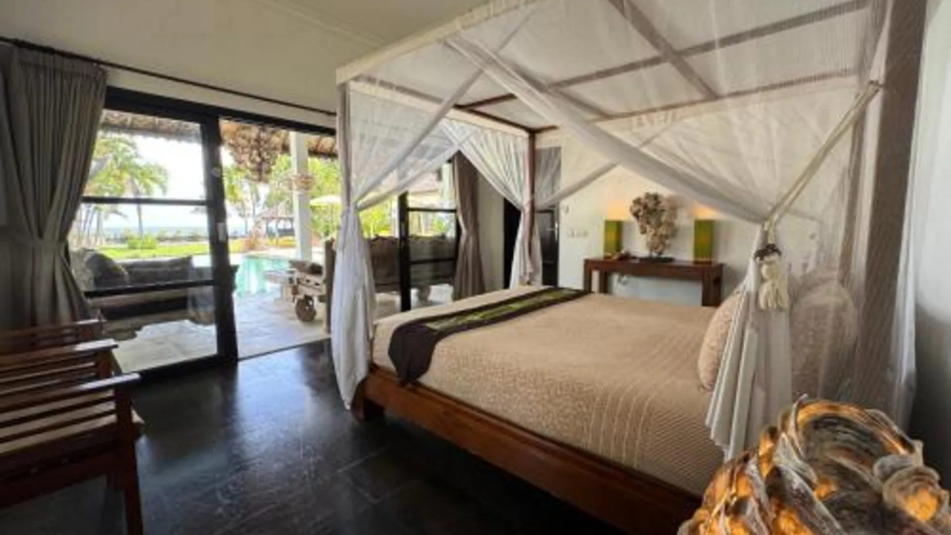 발리 Beautiful Beach Villa Nujum with staff. 5성급 싱글룸 스위트룸