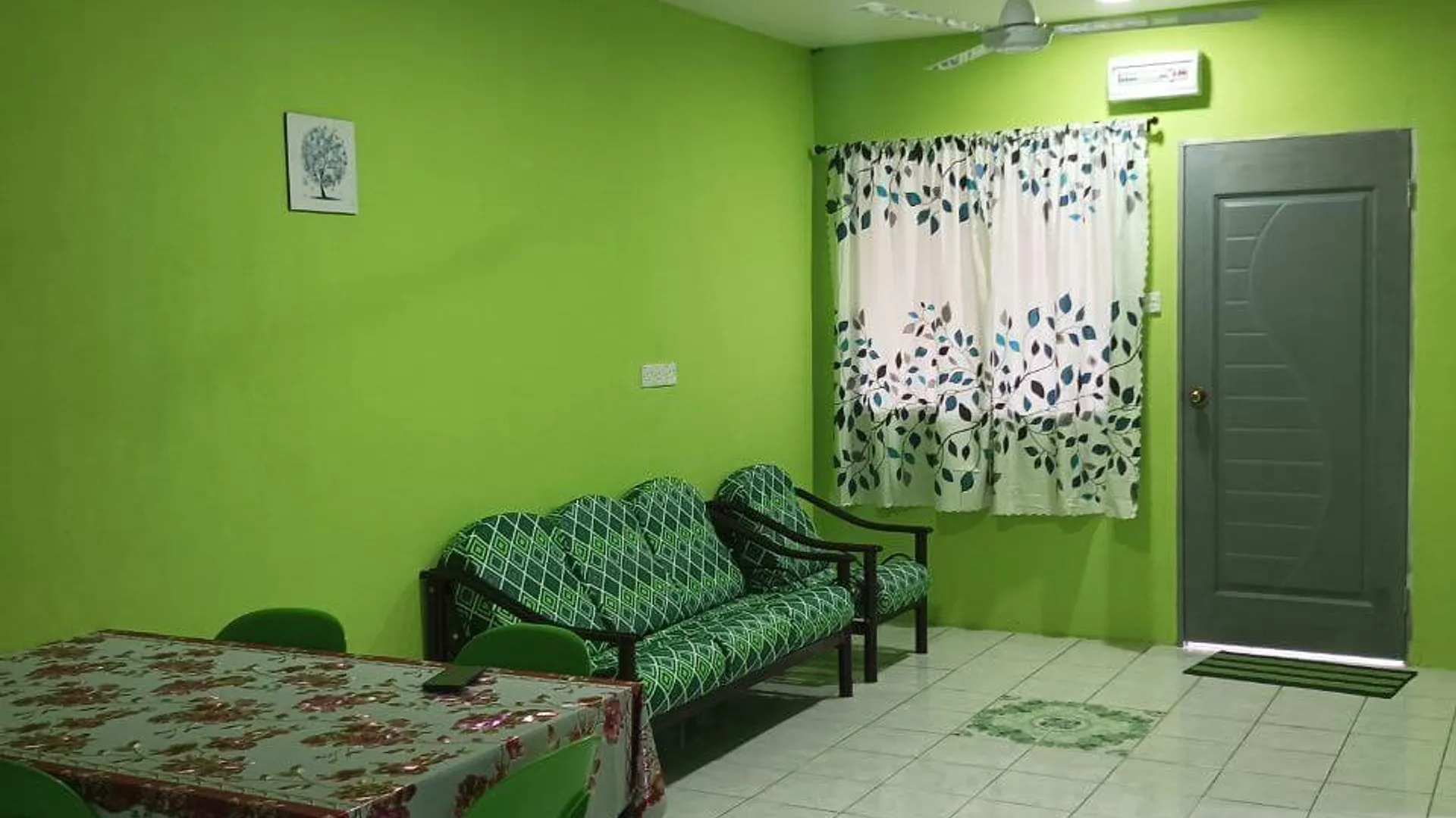 코타키나발루 케닝오의 프라이빗 하우스 (100m², 침실 1개, 프라이빗 욕실 1개) 2성급 싱글룸 외관